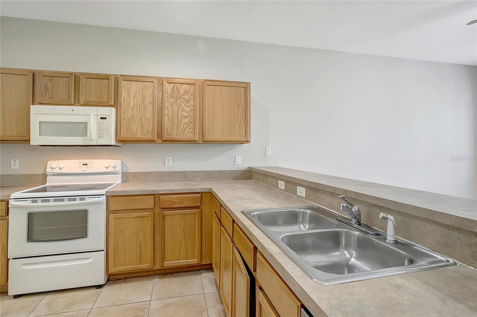 Image 14 of 48 For 10311 Stone Moss Avenue