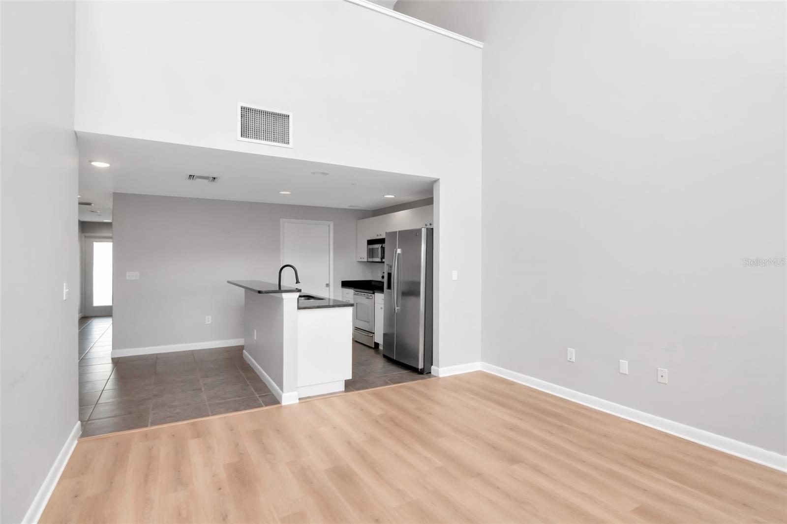 Image 10 of 32 For 1621 4th Avenue 202