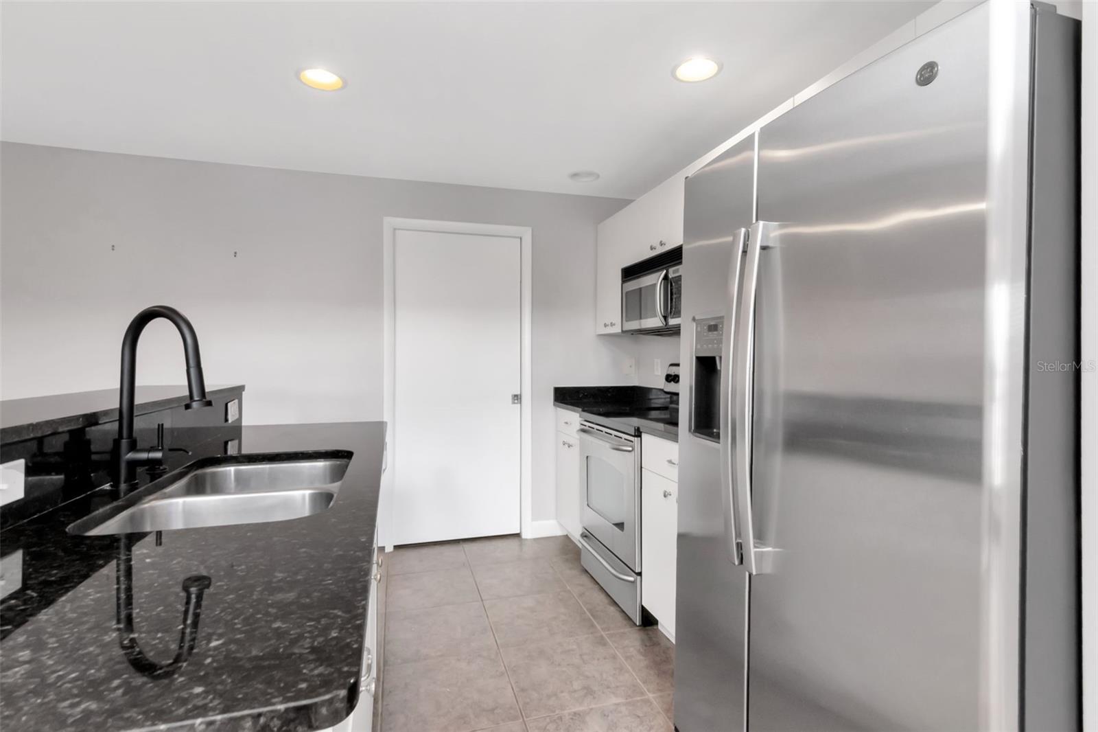 Image 6 of 32 For 1621 4th Avenue 202