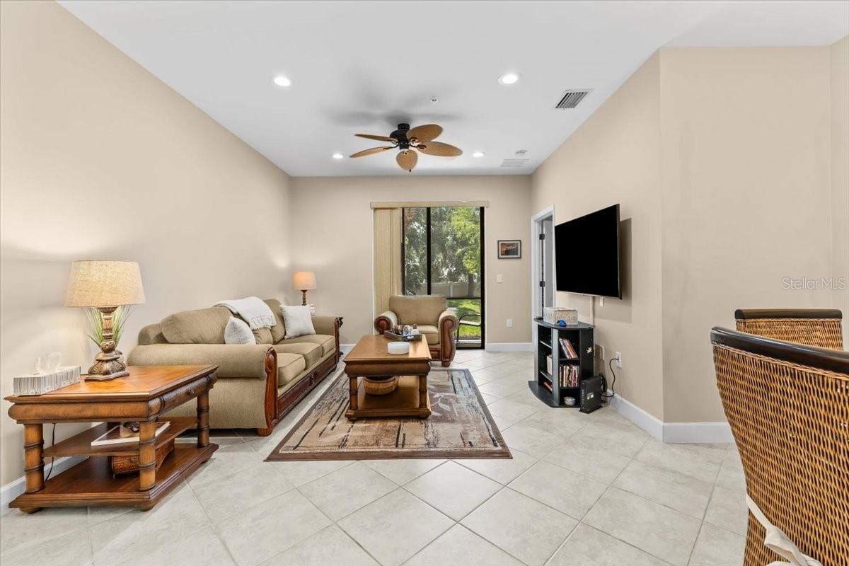 Image 7 of 35 For 4103 Via Piedra Circle 10-101