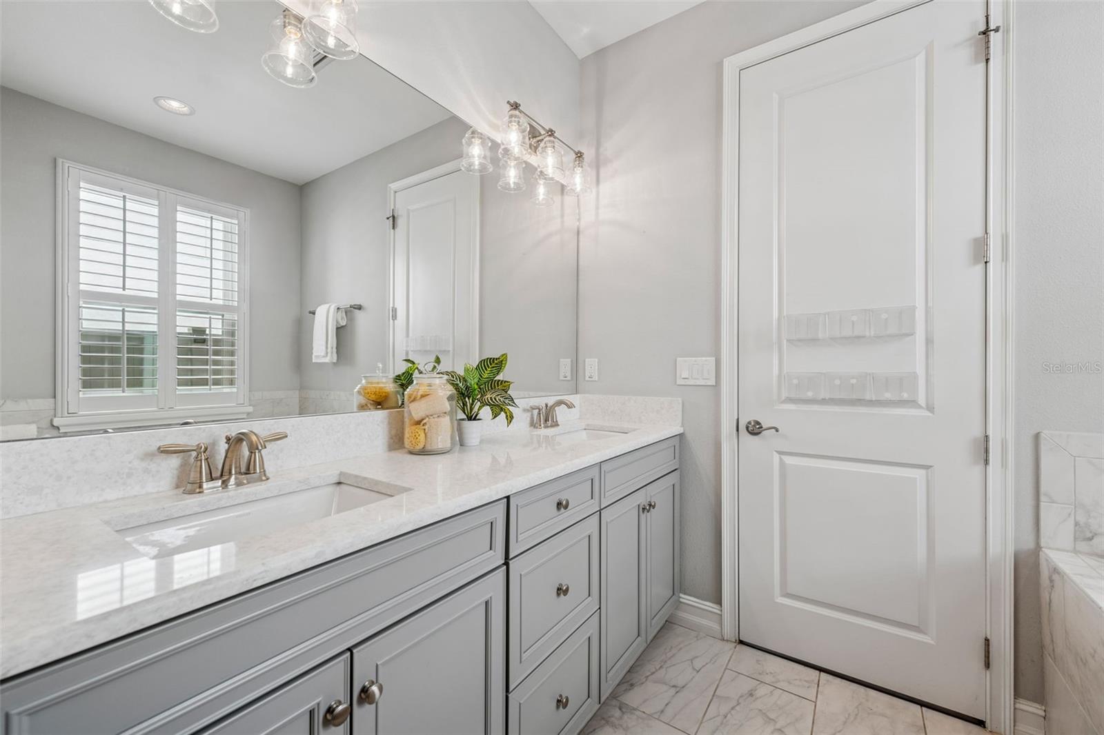Image 23 of 46 For 12121 Rustic River Way