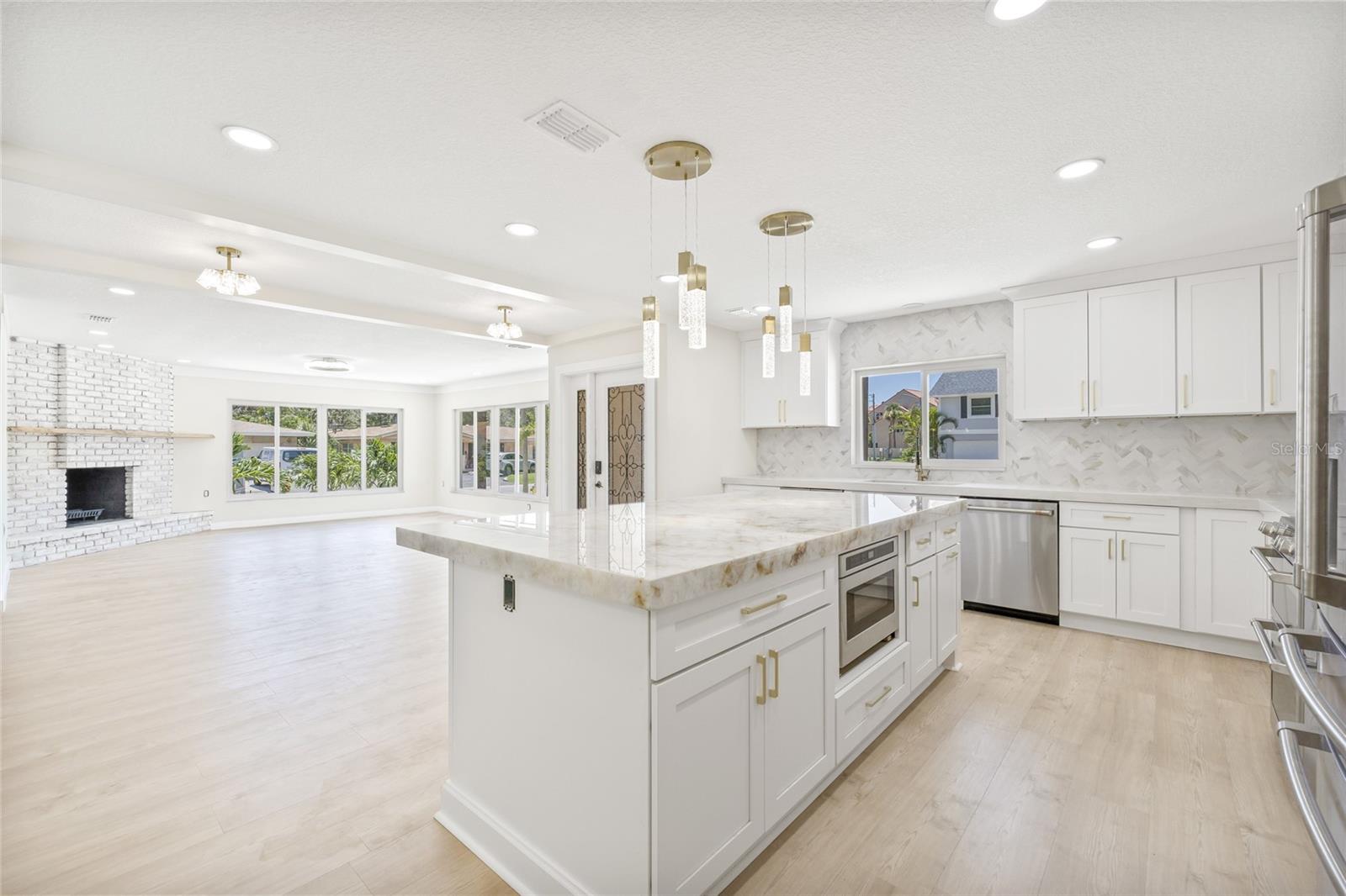 Image 12 of 52 For 6400 Mockingbird Way S