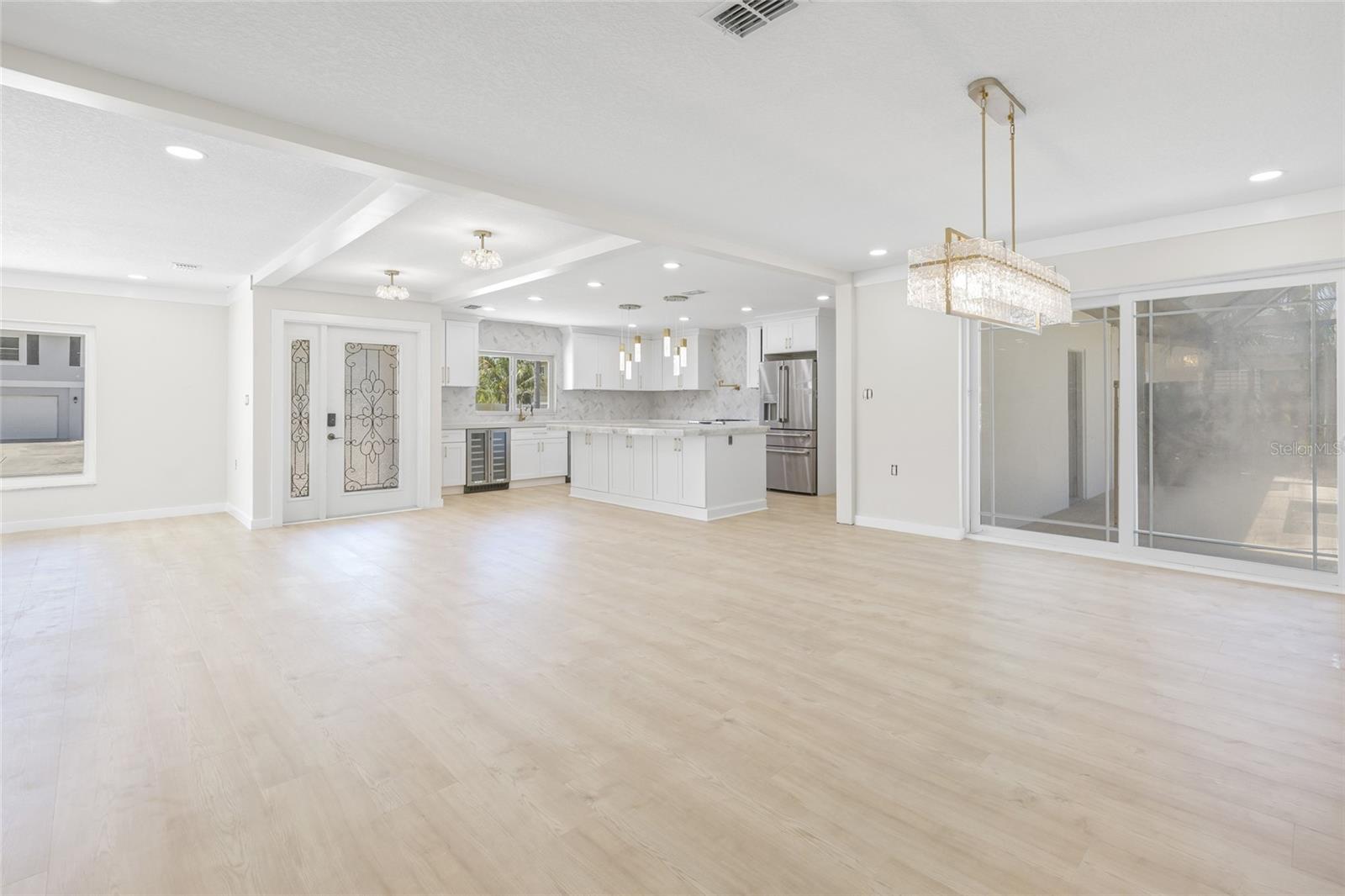 Image 14 of 52 For 6400 Mockingbird Way S
