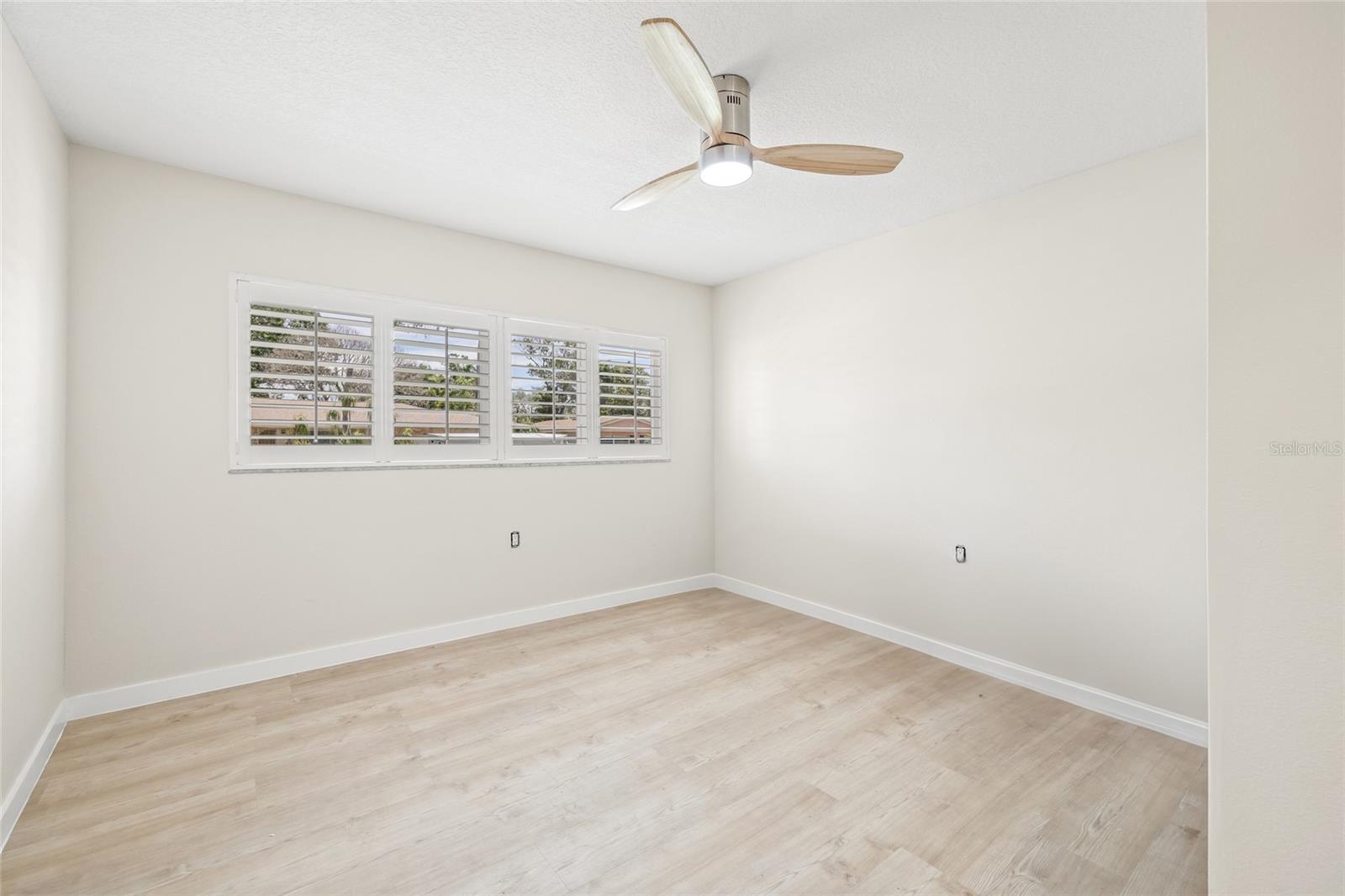 Image 15 of 52 For 6400 Mockingbird Way S