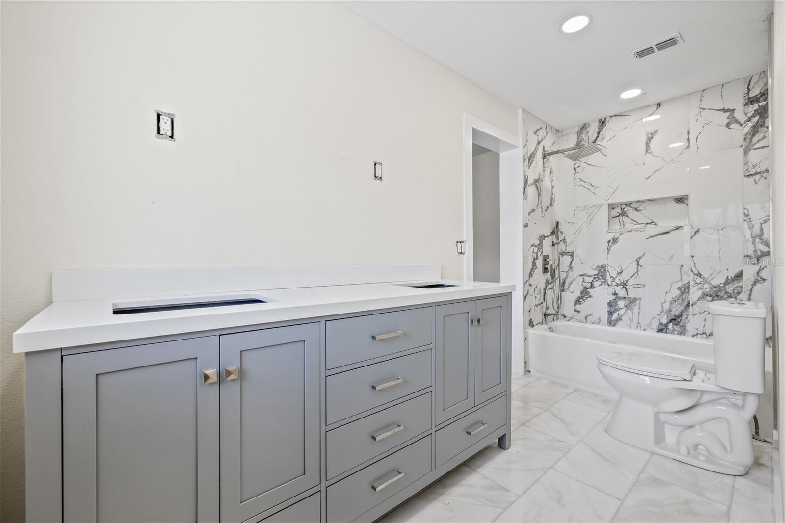 Image 16 of 52 For 6400 Mockingbird Way S