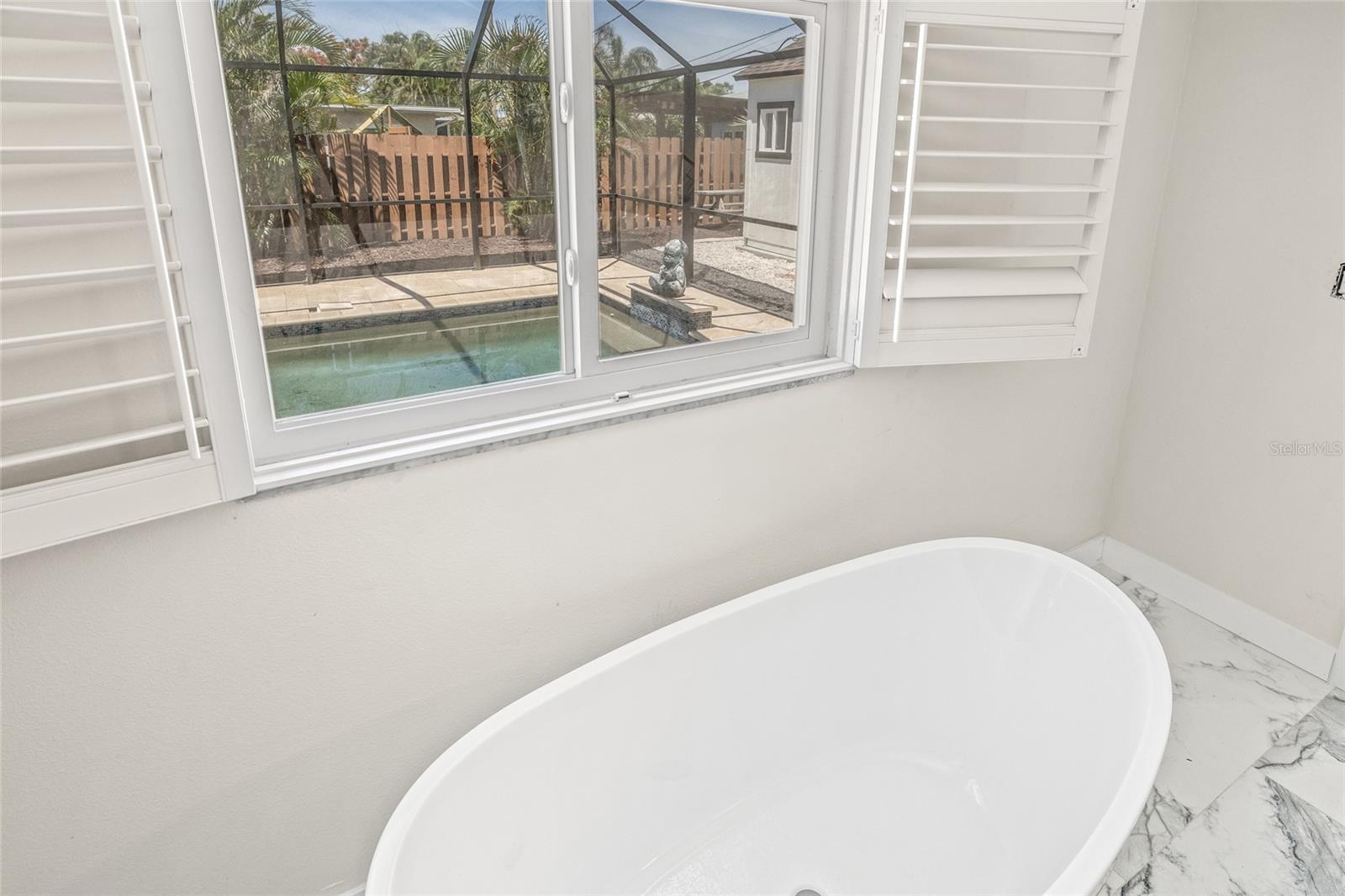 Image 25 of 52 For 6400 Mockingbird Way S