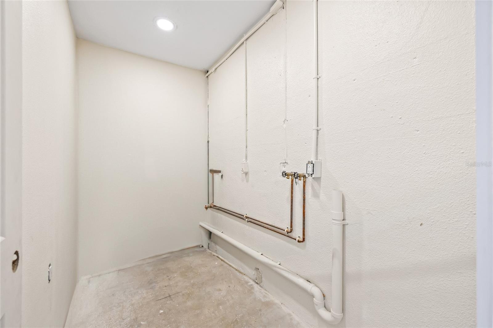 Image 27 of 52 For 6400 Mockingbird Way S