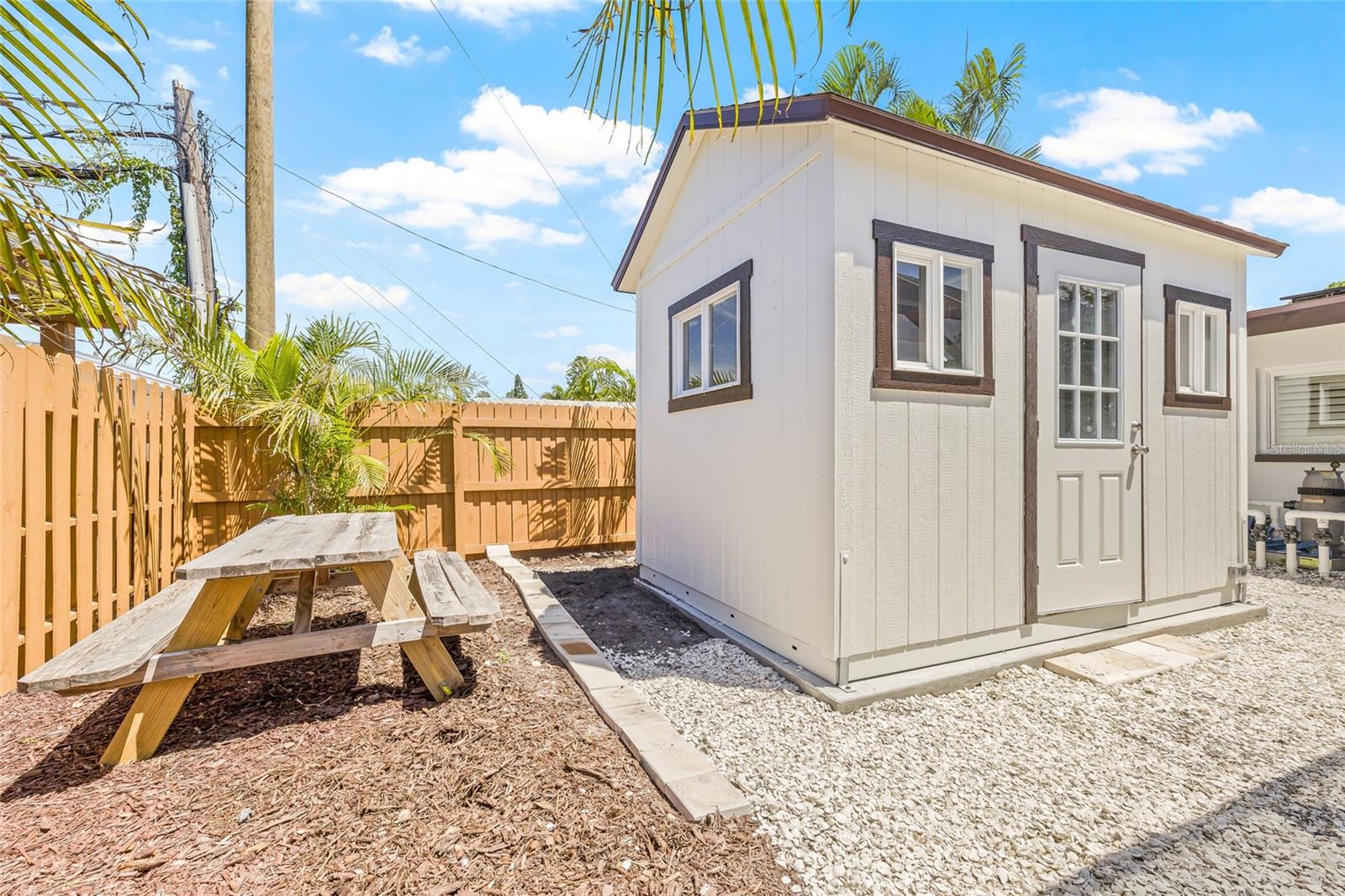 Image 30 of 52 For 6400 Mockingbird Way S