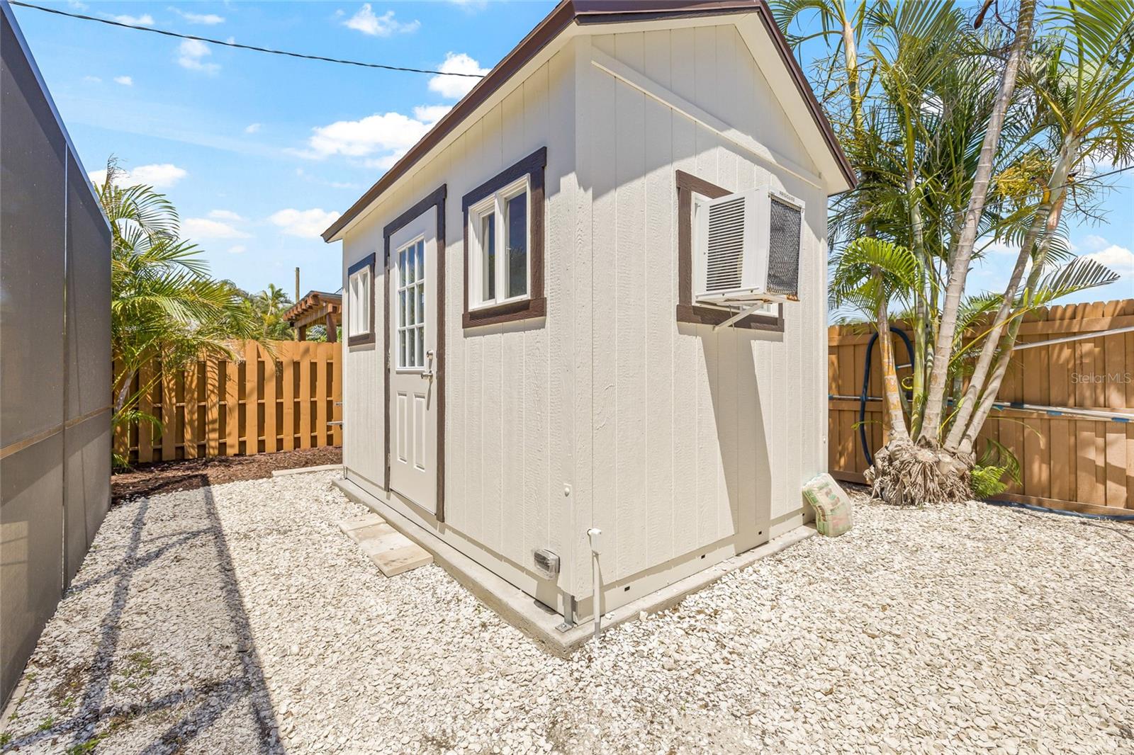 Image 31 of 52 For 6400 Mockingbird Way S