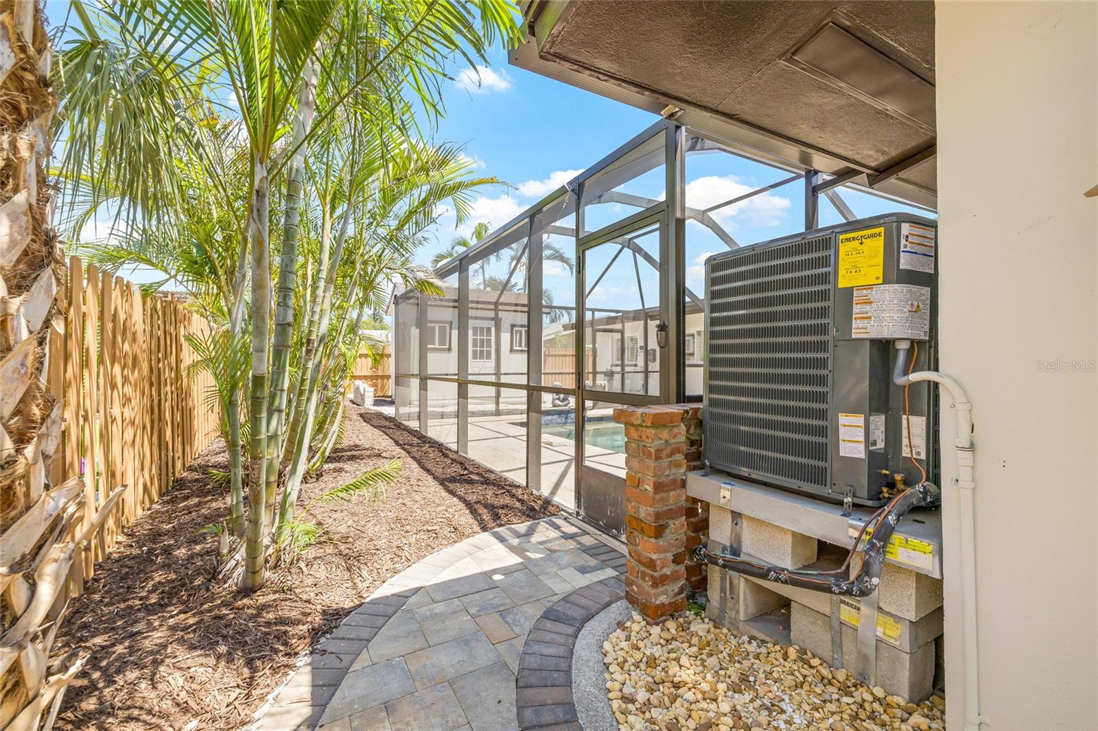 Image 33 of 52 For 6400 Mockingbird Way S