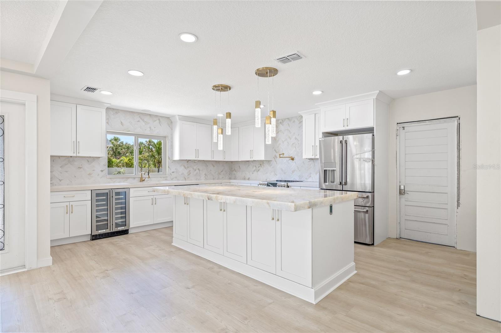 Image 7 of 52 For 6400 Mockingbird Way S