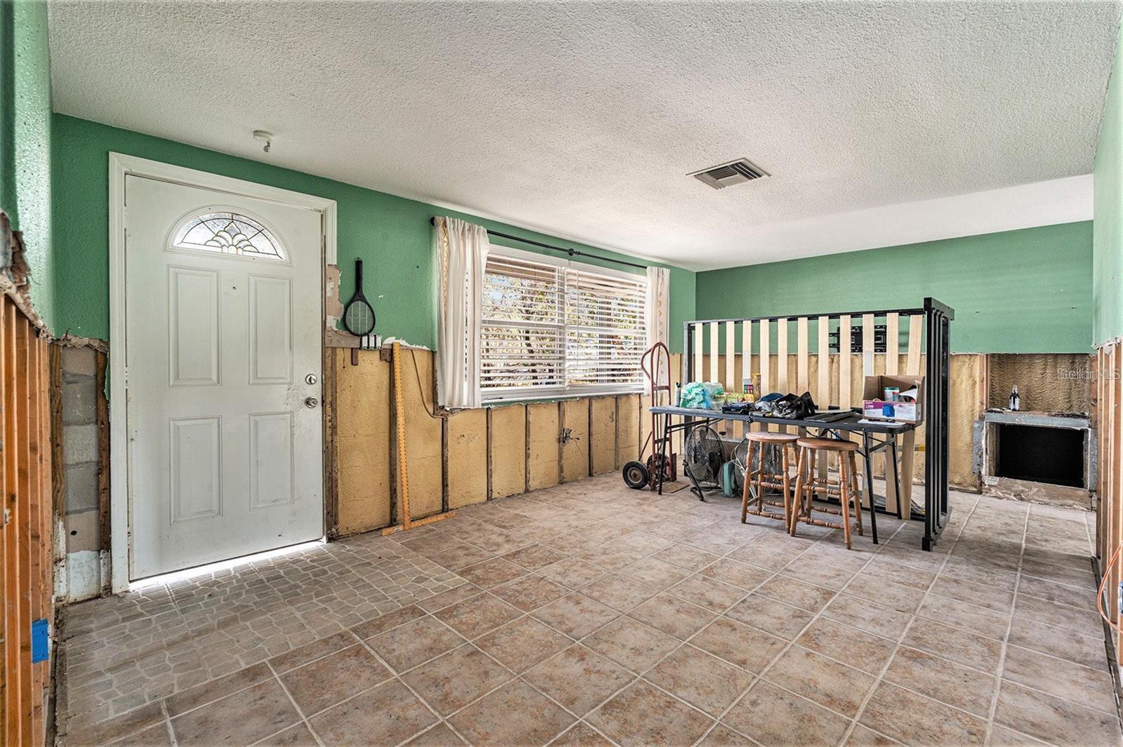 Image 3 of 16 For 4928 Petunia Court