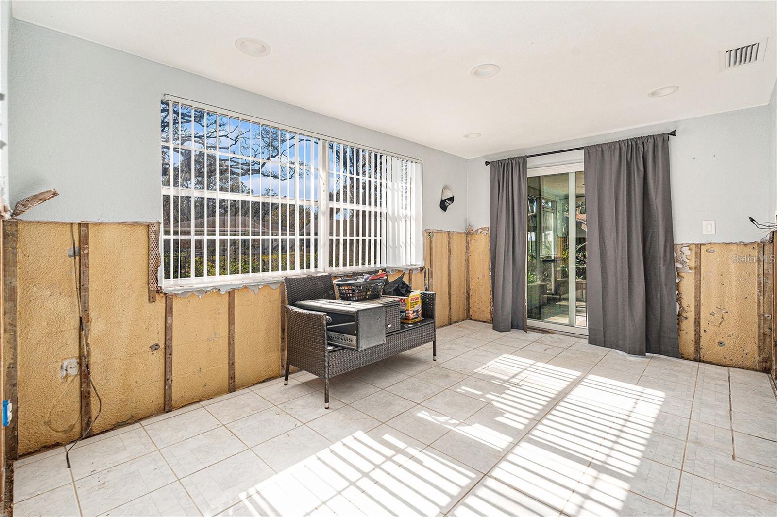 Image 5 of 16 For 4928 Petunia Court