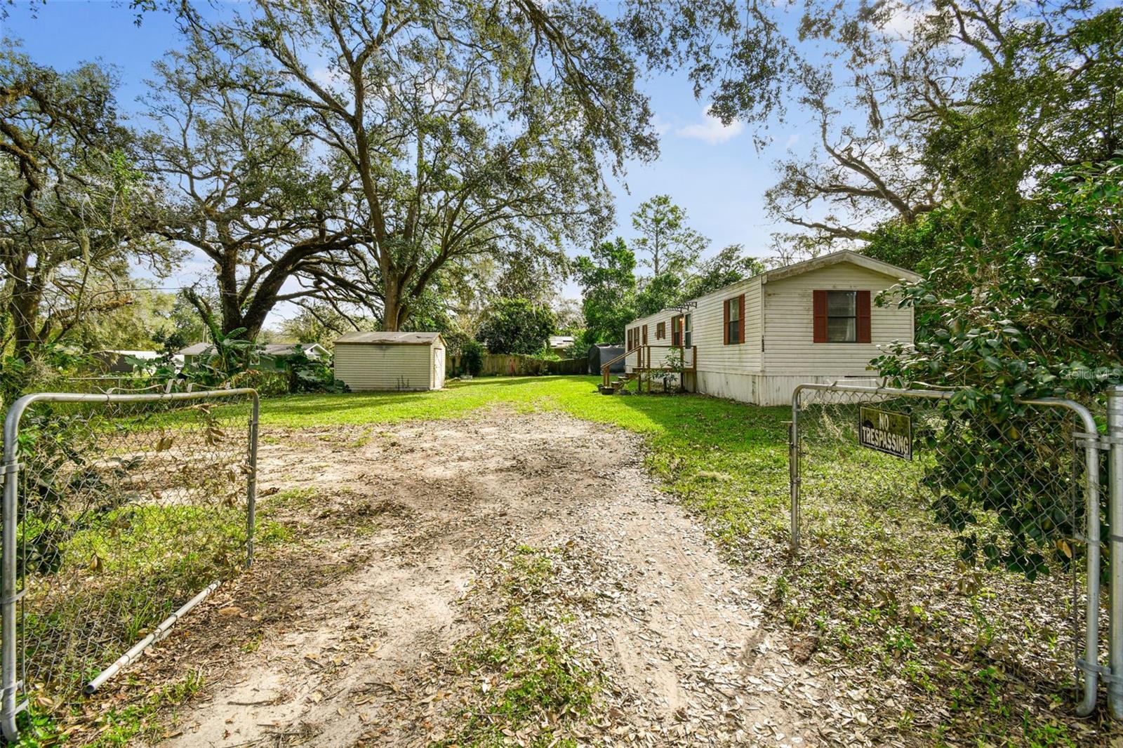 Listing photo id 8 for 18424 Lawrence Road
