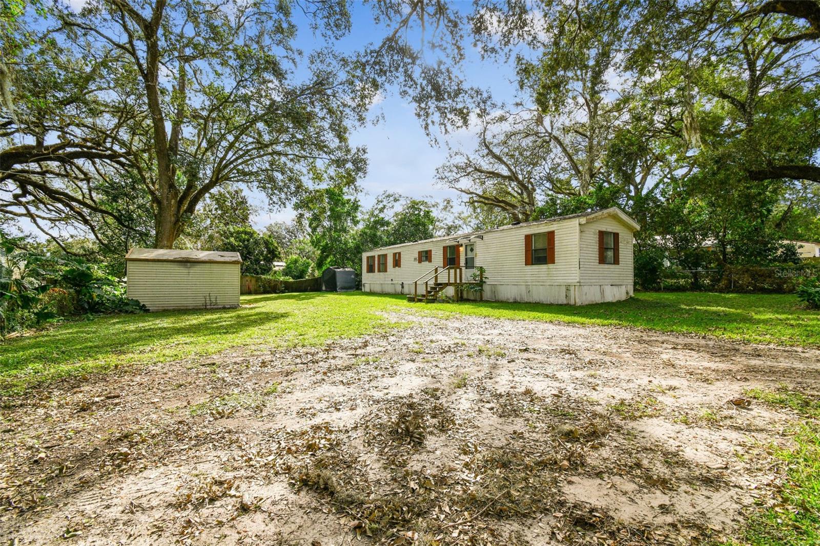 Listing photo id 9 for 18424 Lawrence Road