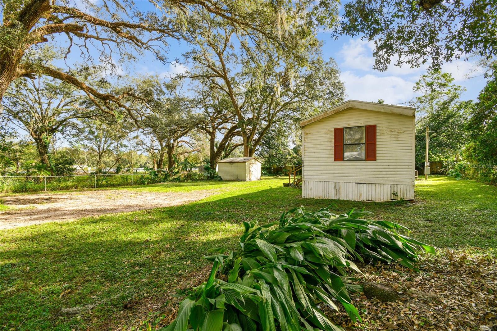 Listing photo id 10 for 18424 Lawrence Road