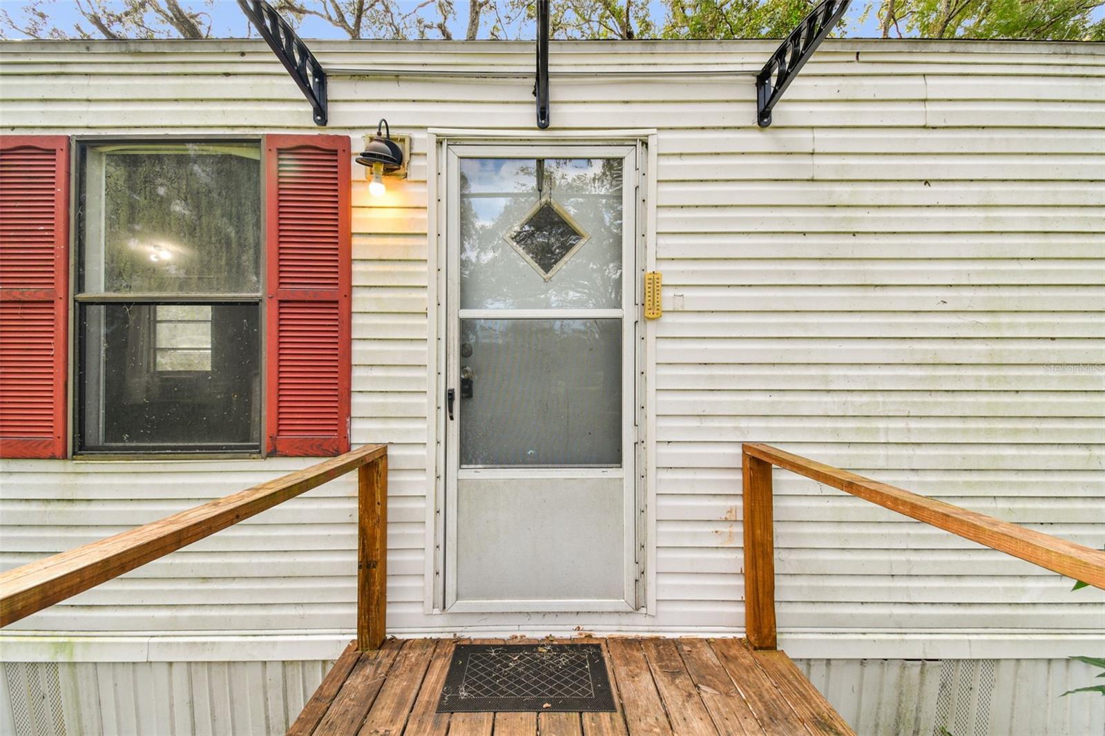 Listing photo id 11 for 18424 Lawrence Road
