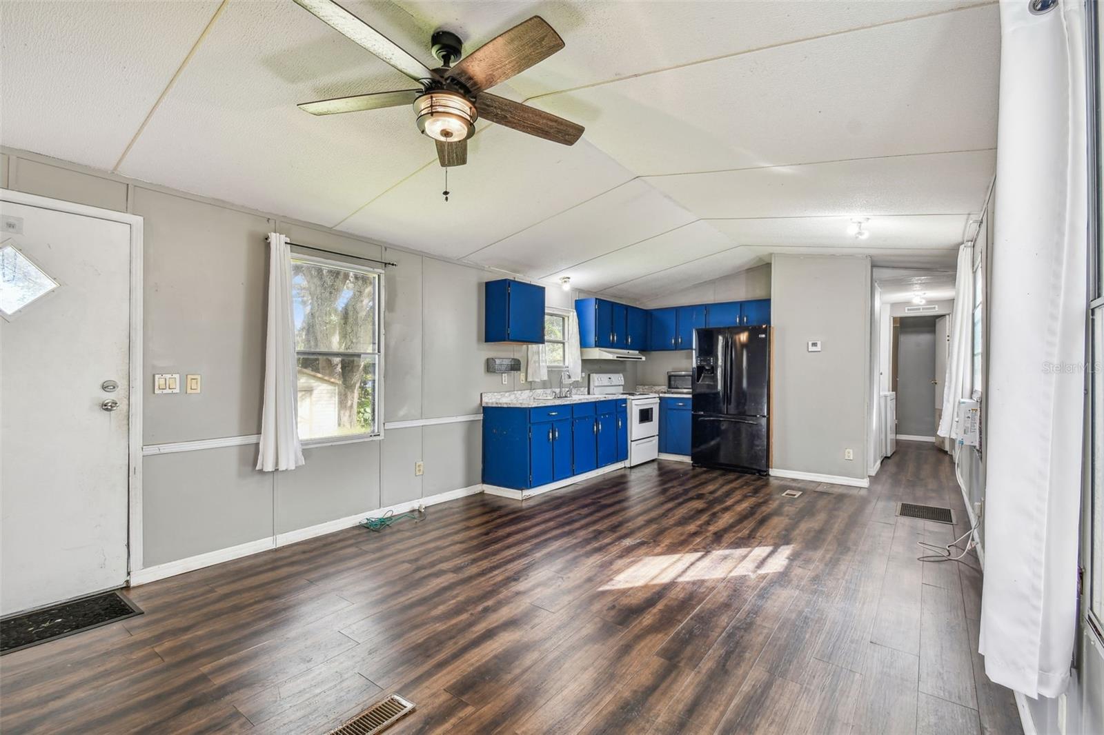 Listing photo id 15 for 18424 Lawrence Road