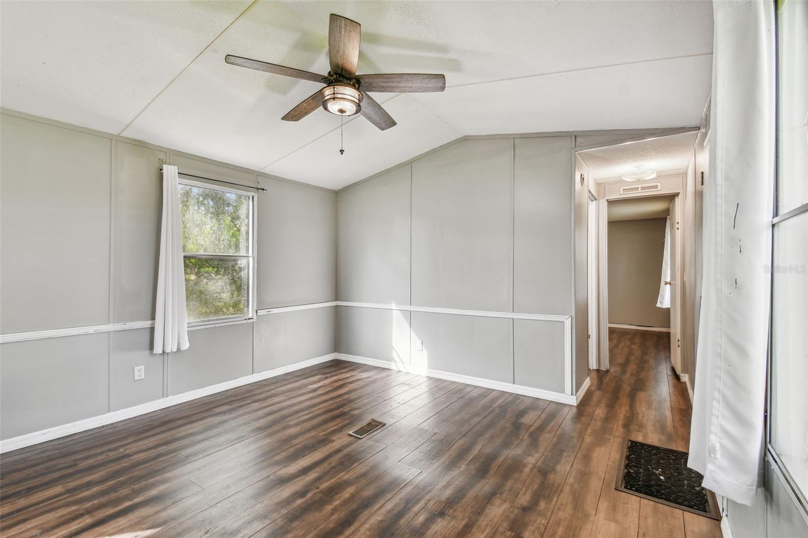 Listing photo id 17 for 18424 Lawrence Road