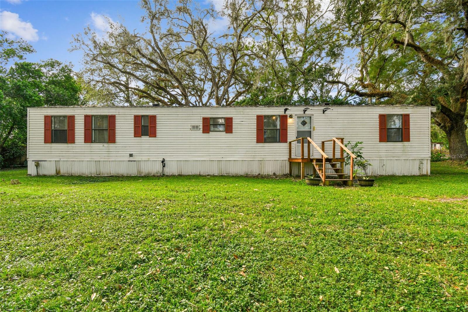 Listing photo id 0 for 18424 Lawrence Road