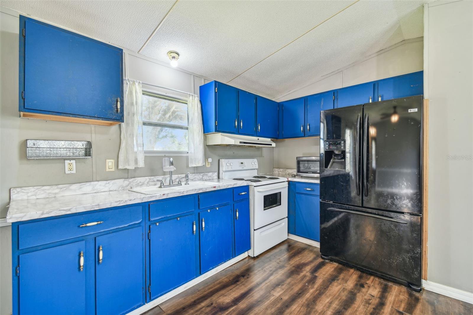 Listing photo id 19 for 18424 Lawrence Road