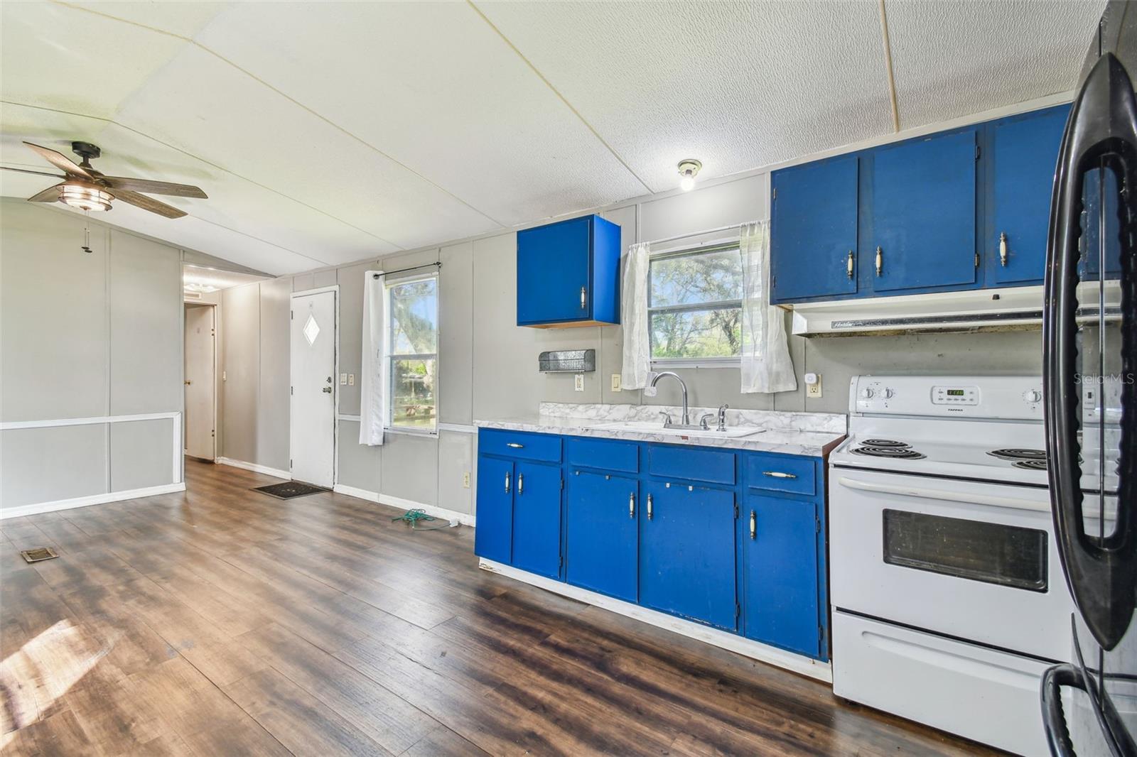 Listing photo id 20 for 18424 Lawrence Road