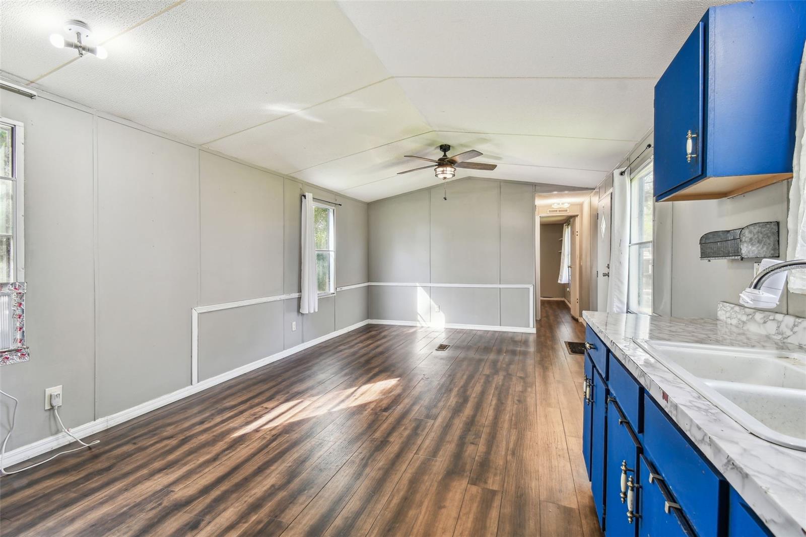 Listing photo id 21 for 18424 Lawrence Road