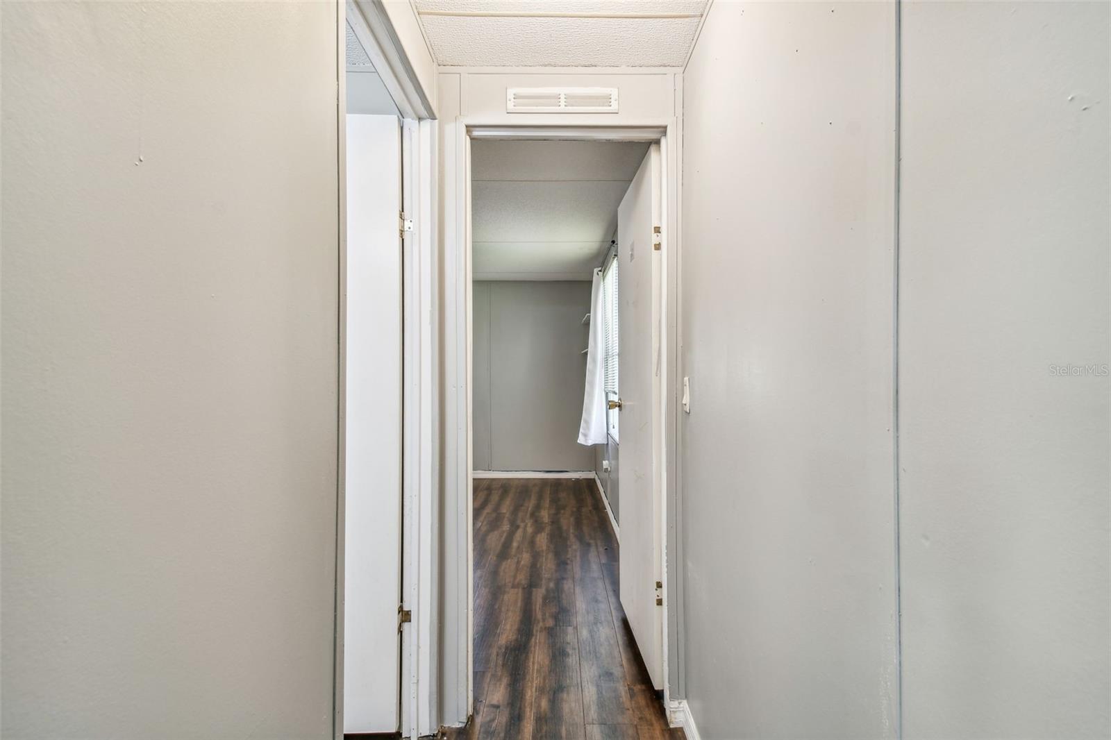 Listing photo id 26 for 18424 Lawrence Road
