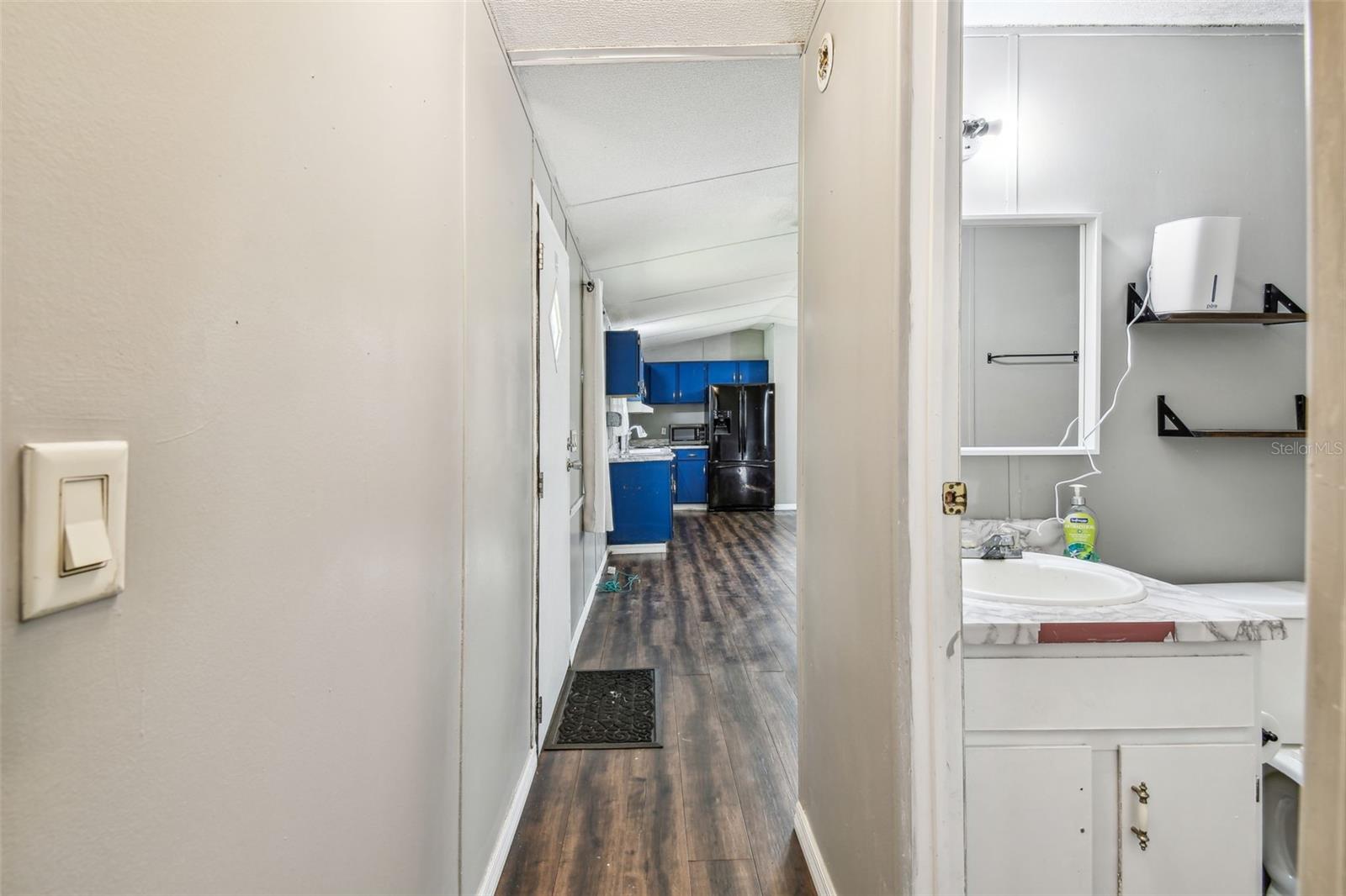 Listing photo id 27 for 18424 Lawrence Road