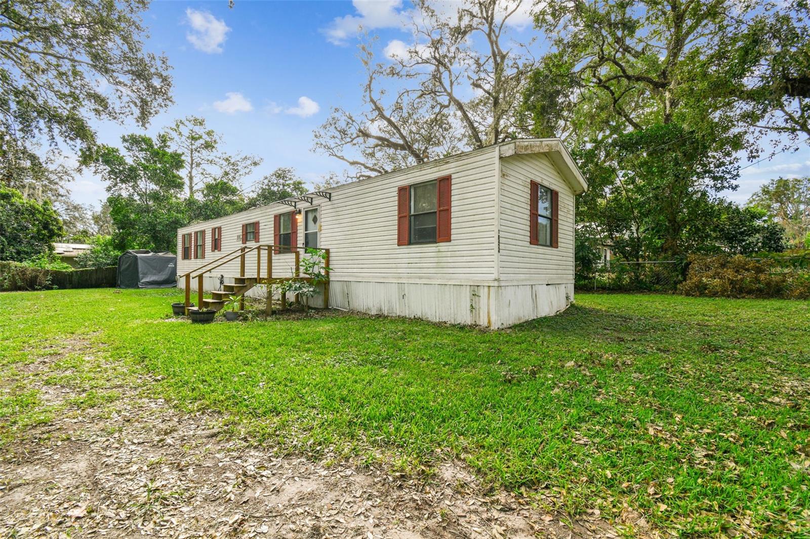 Listing photo id 1 for 18424 Lawrence Road