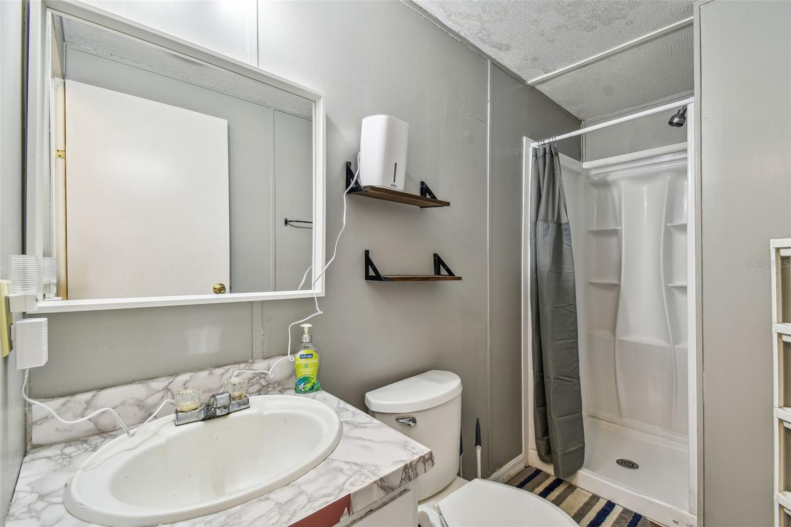 Listing photo id 28 for 18424 Lawrence Road