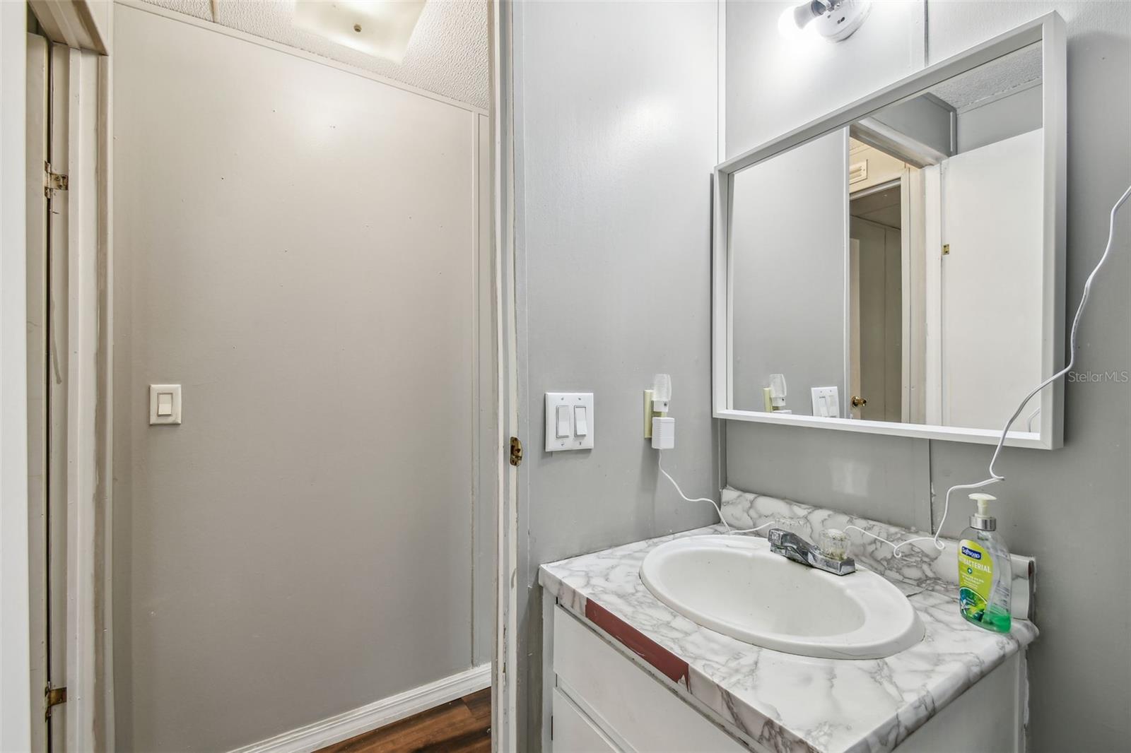 Listing photo id 30 for 18424 Lawrence Road