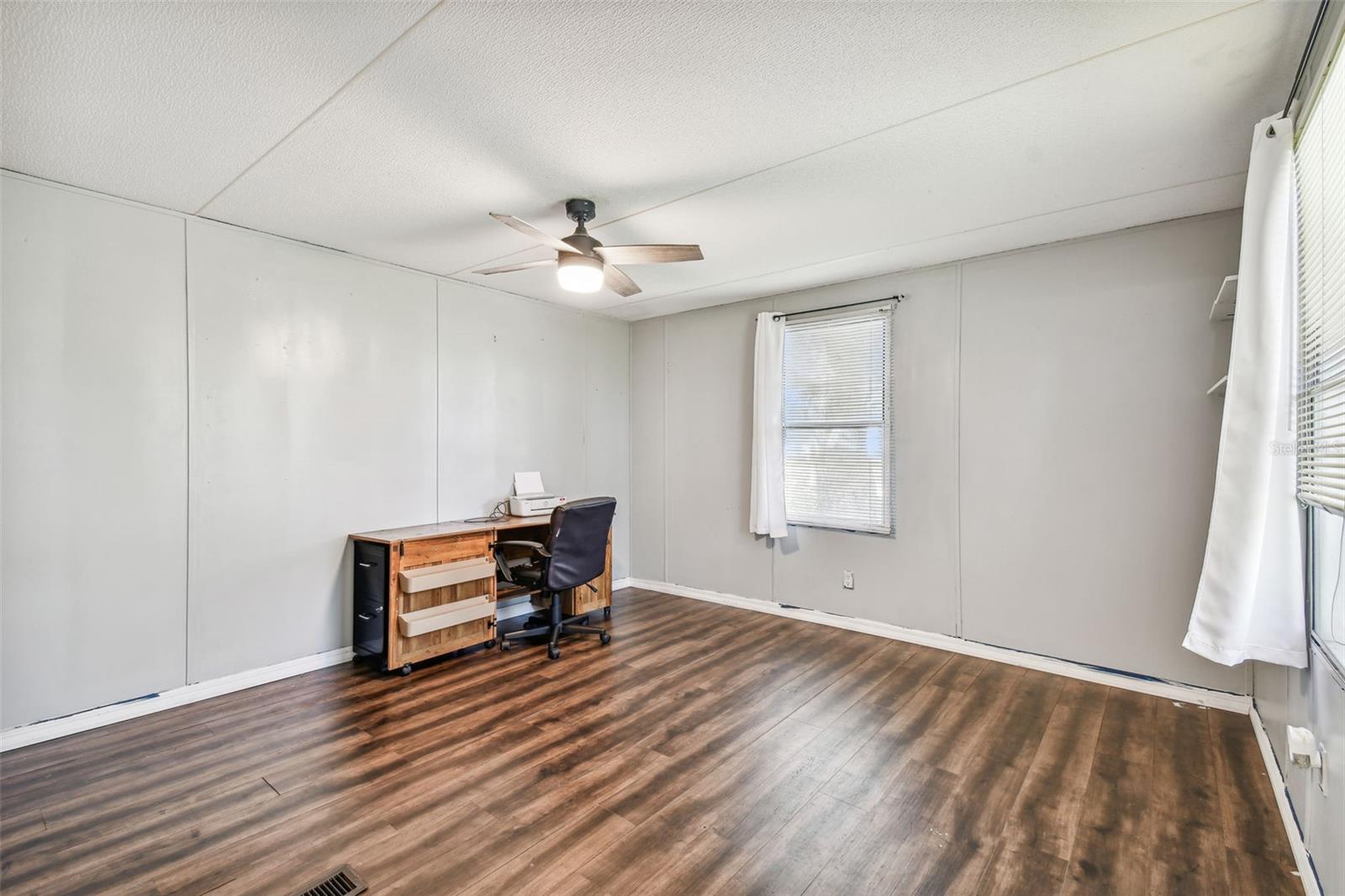 Listing photo id 31 for 18424 Lawrence Road