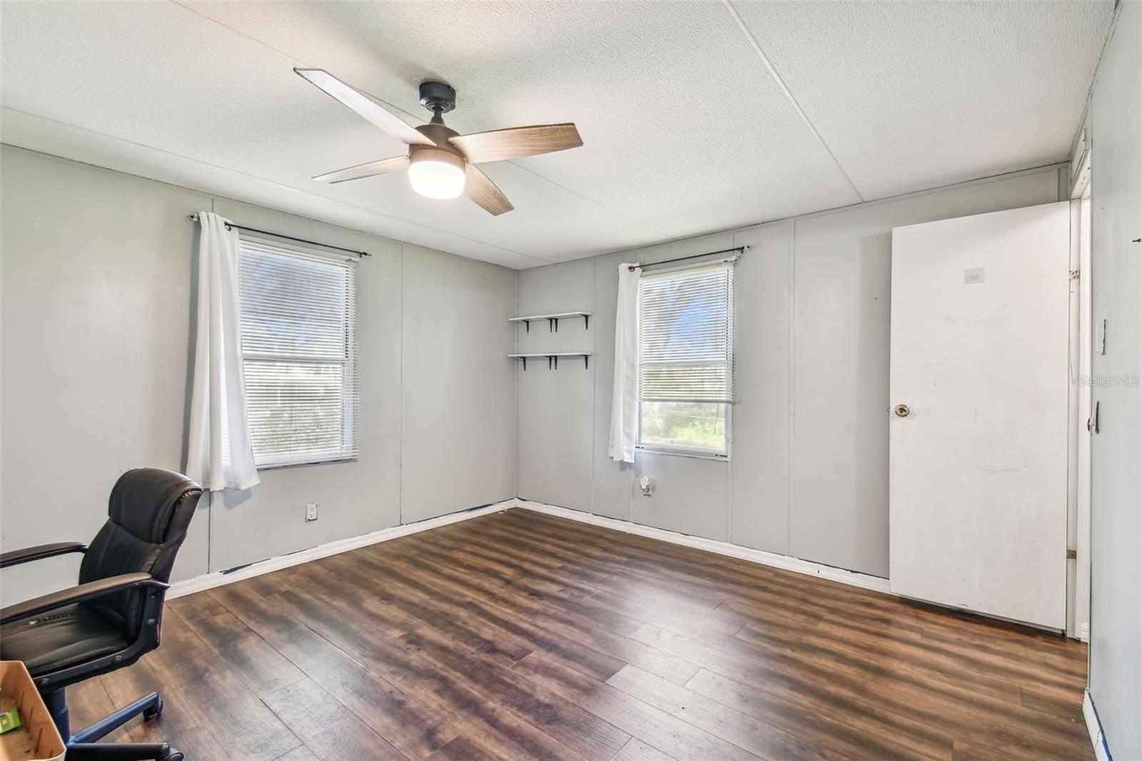 Listing photo id 34 for 18424 Lawrence Road