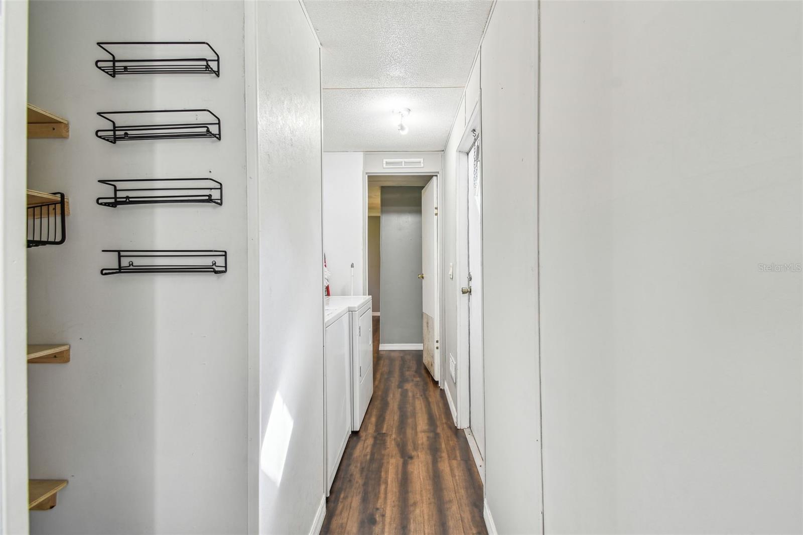 Listing photo id 35 for 18424 Lawrence Road