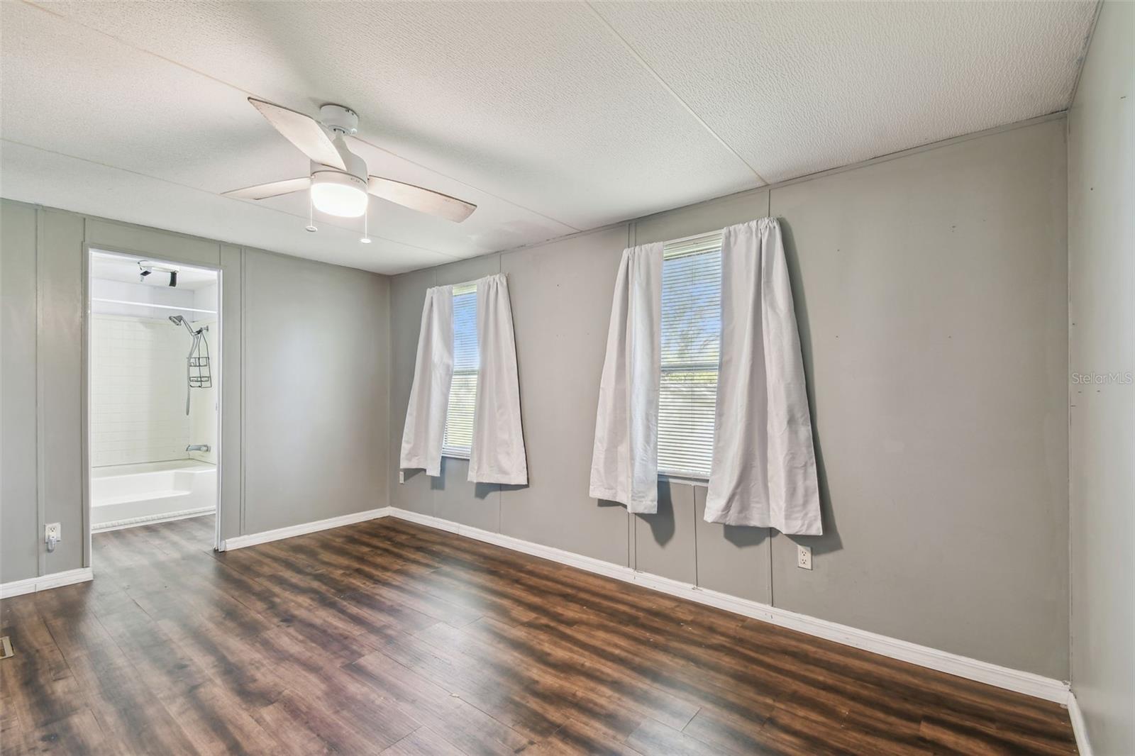 Listing photo id 38 for 18424 Lawrence Road
