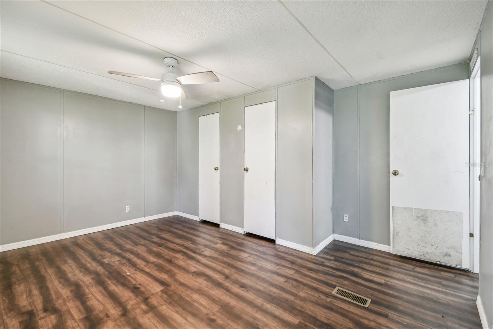 Listing photo id 40 for 18424 Lawrence Road