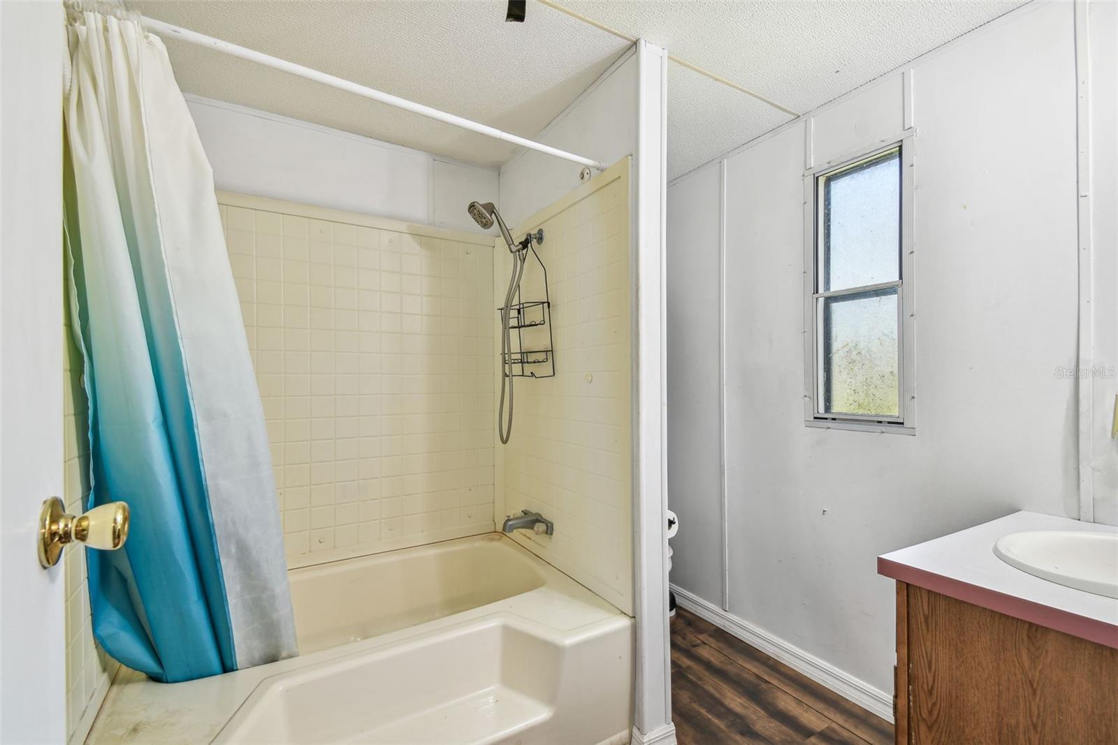 Listing photo id 41 for 18424 Lawrence Road