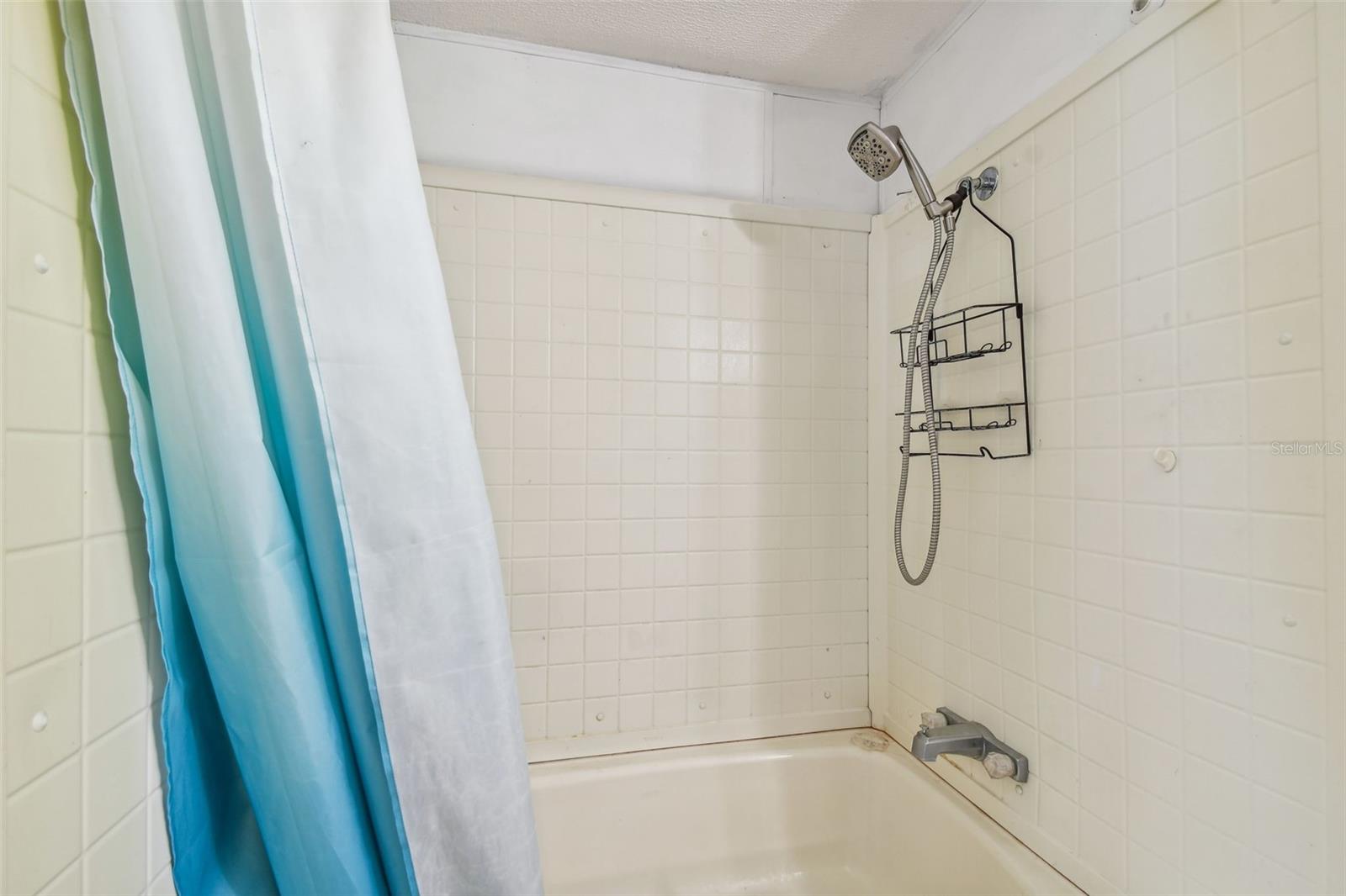 Listing photo id 42 for 18424 Lawrence Road