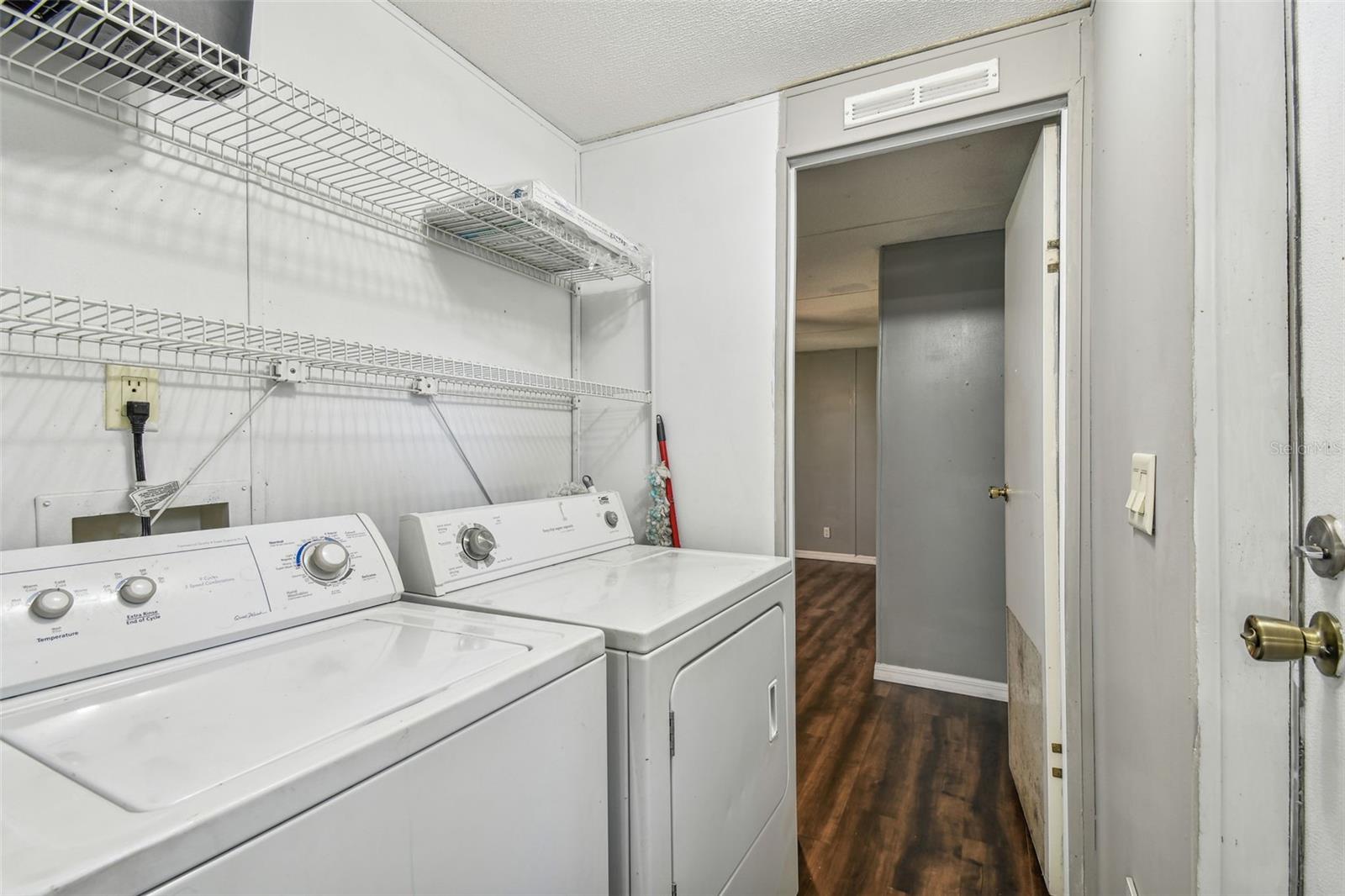 Listing photo id 45 for 18424 Lawrence Road
