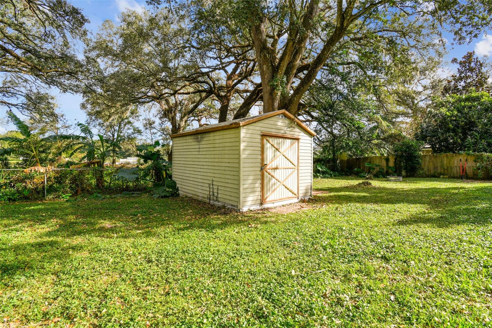 Listing photo id 46 for 18424 Lawrence Road