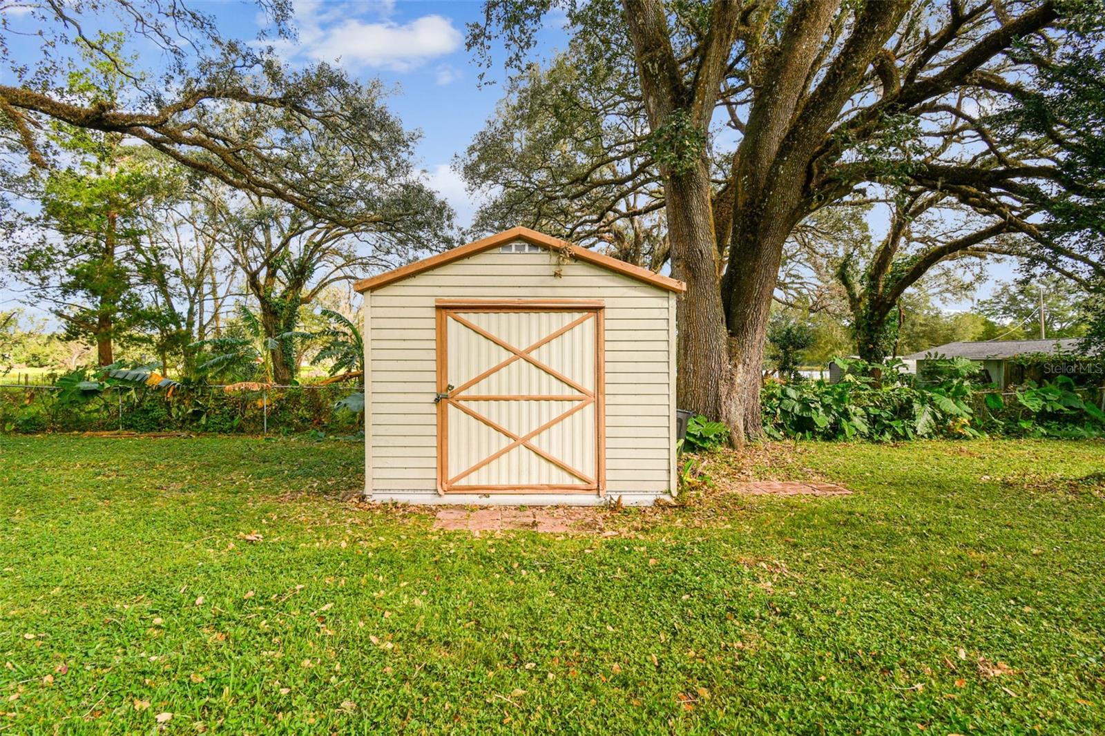 Listing photo id 47 for 18424 Lawrence Road