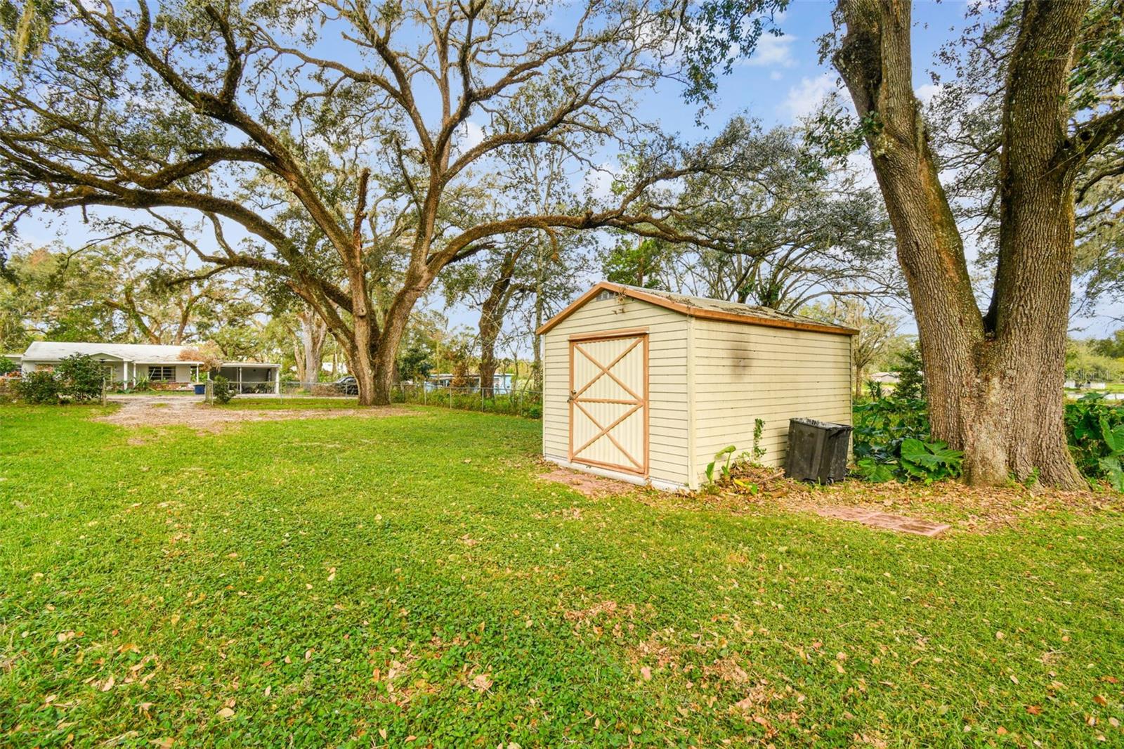 Listing photo id 48 for 18424 Lawrence Road
