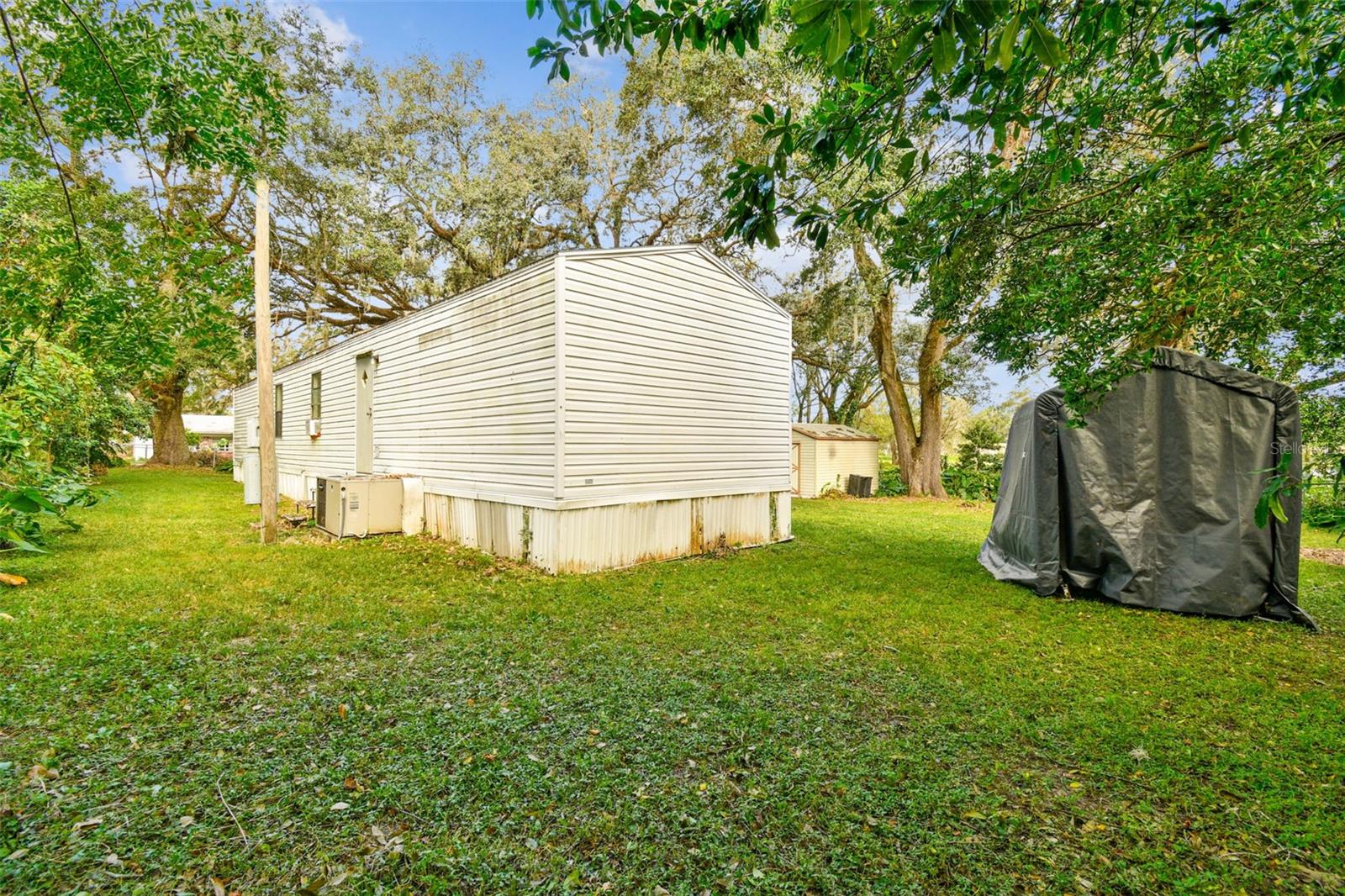 Listing photo id 50 for 18424 Lawrence Road