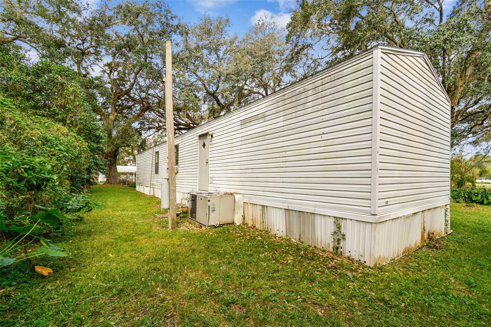Listing photo id 51 for 18424 Lawrence Road
