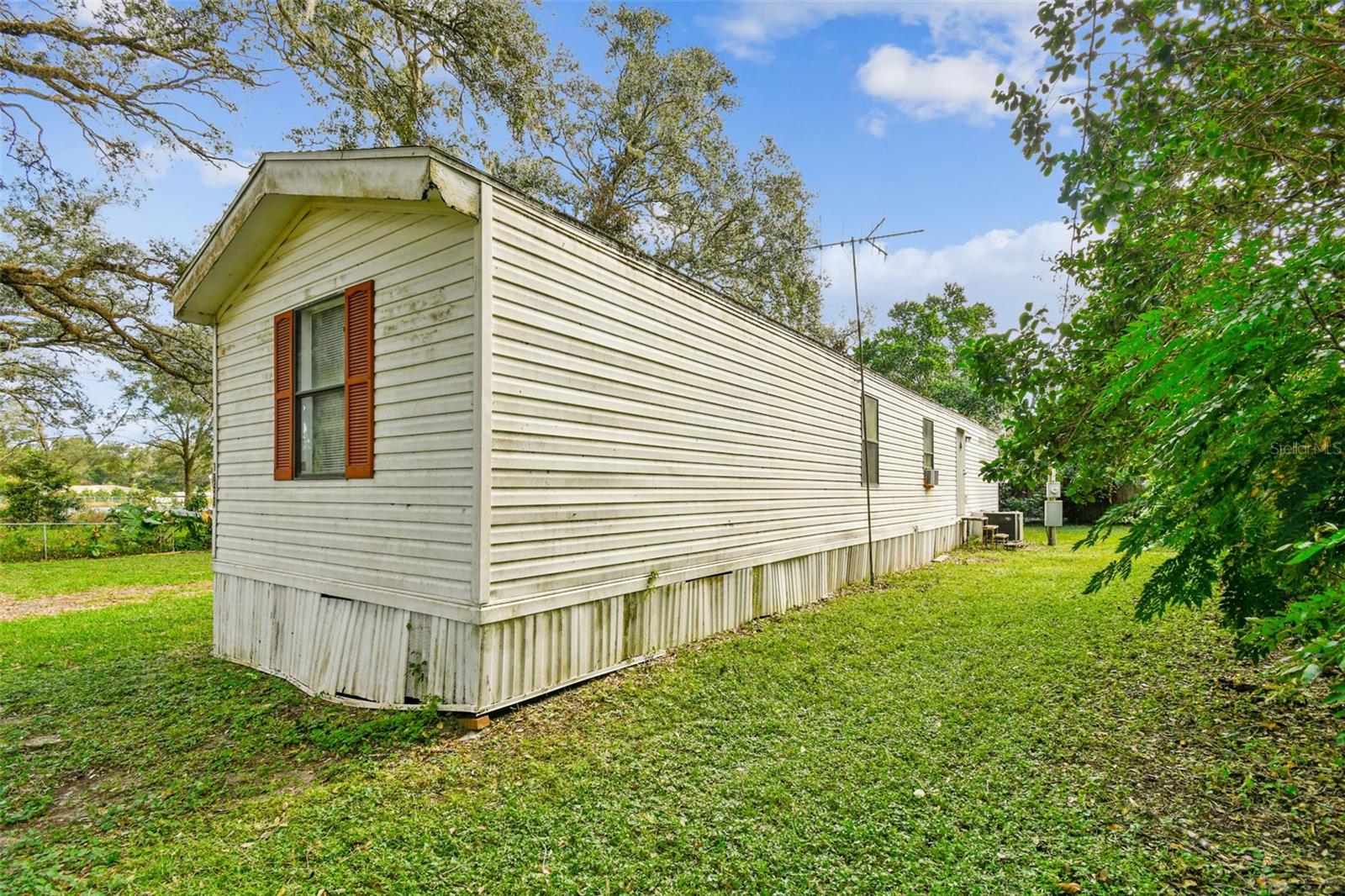 Listing photo id 52 for 18424 Lawrence Road
