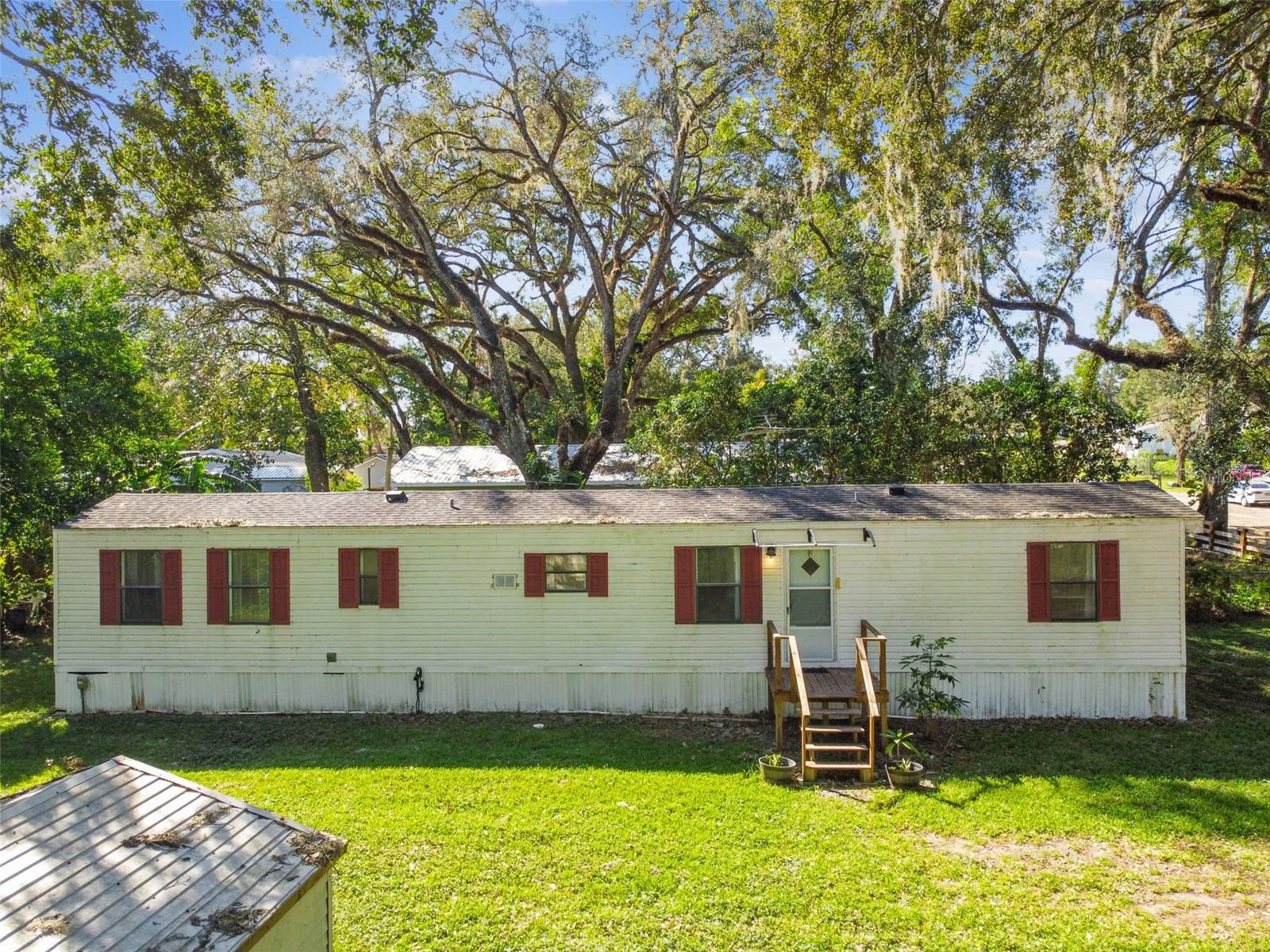 Listing photo id 59 for 18424 Lawrence Road