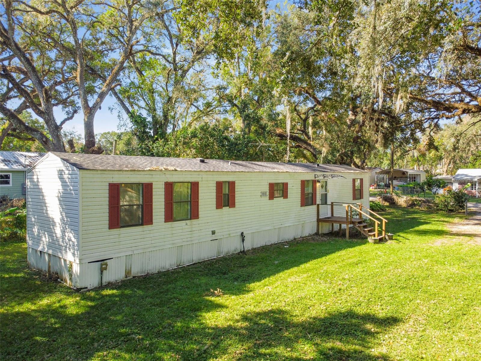 Listing photo id 60 for 18424 Lawrence Road