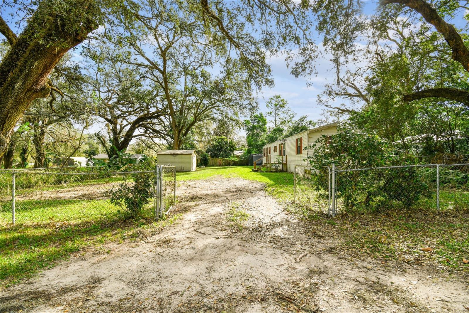 Listing photo id 6 for 18424 Lawrence Road