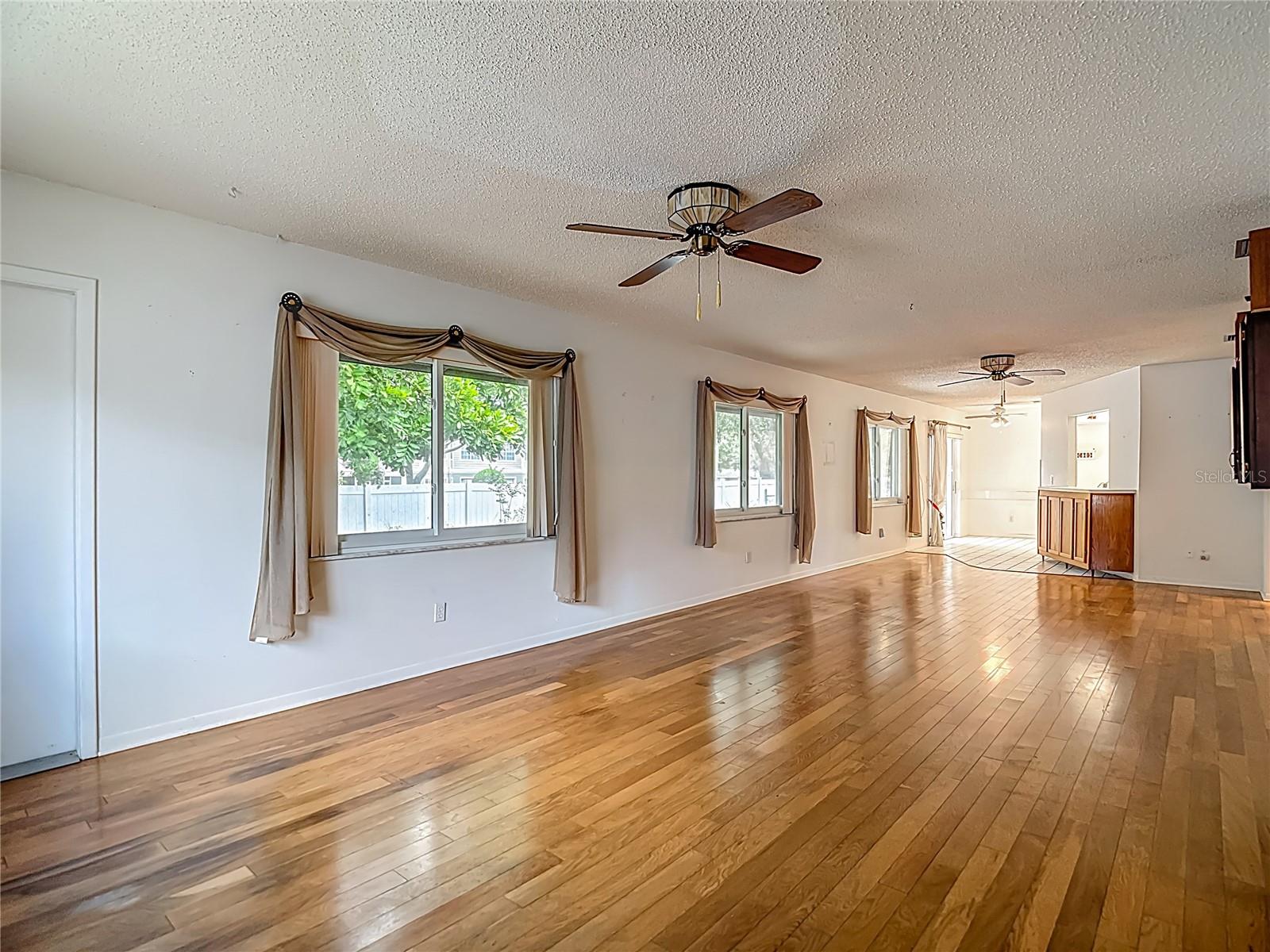 Image 11 of 32 For 1607 New Bedford Drive